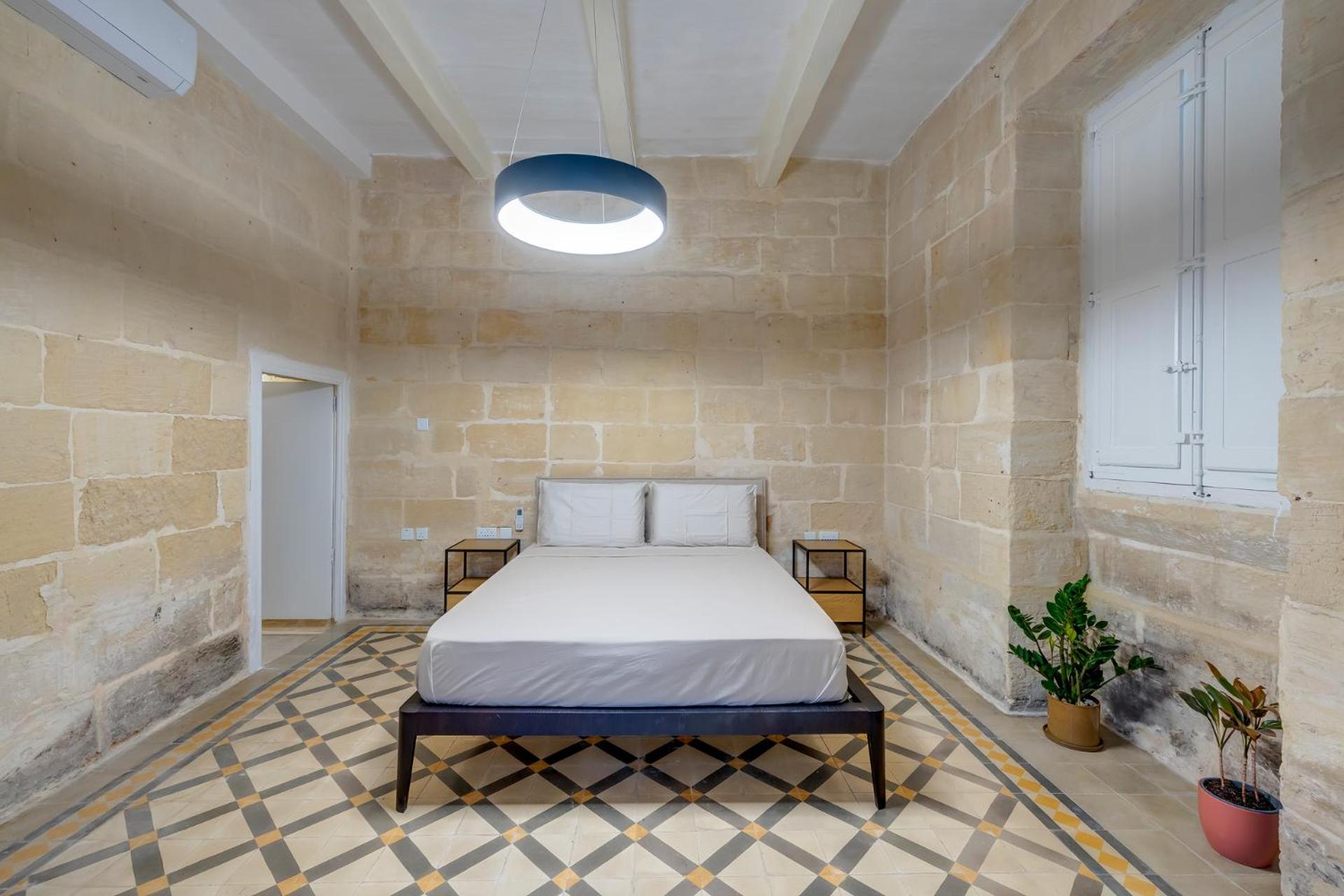 Seafront Traditional Maltese Townhouse Balluta Bay