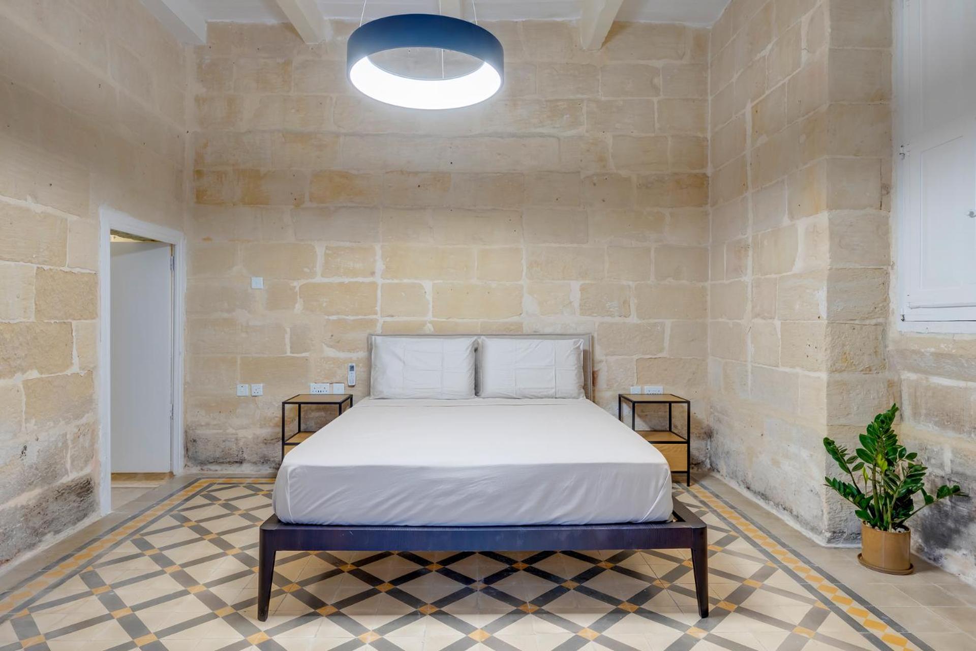 Seafront Traditional Maltese Townhouse Balluta Bay
