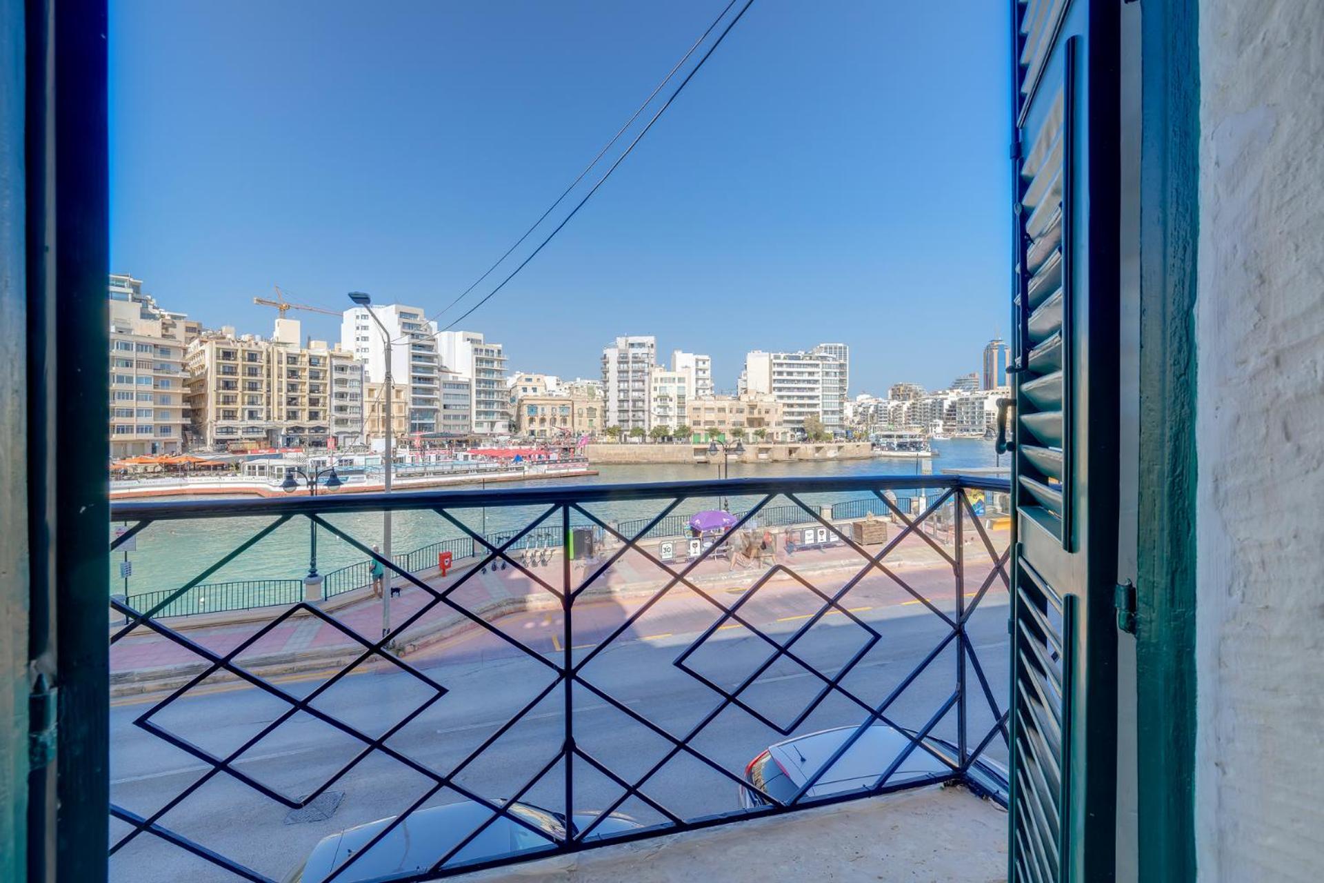 Seafront Traditional Maltese Townhouse Balluta Bay