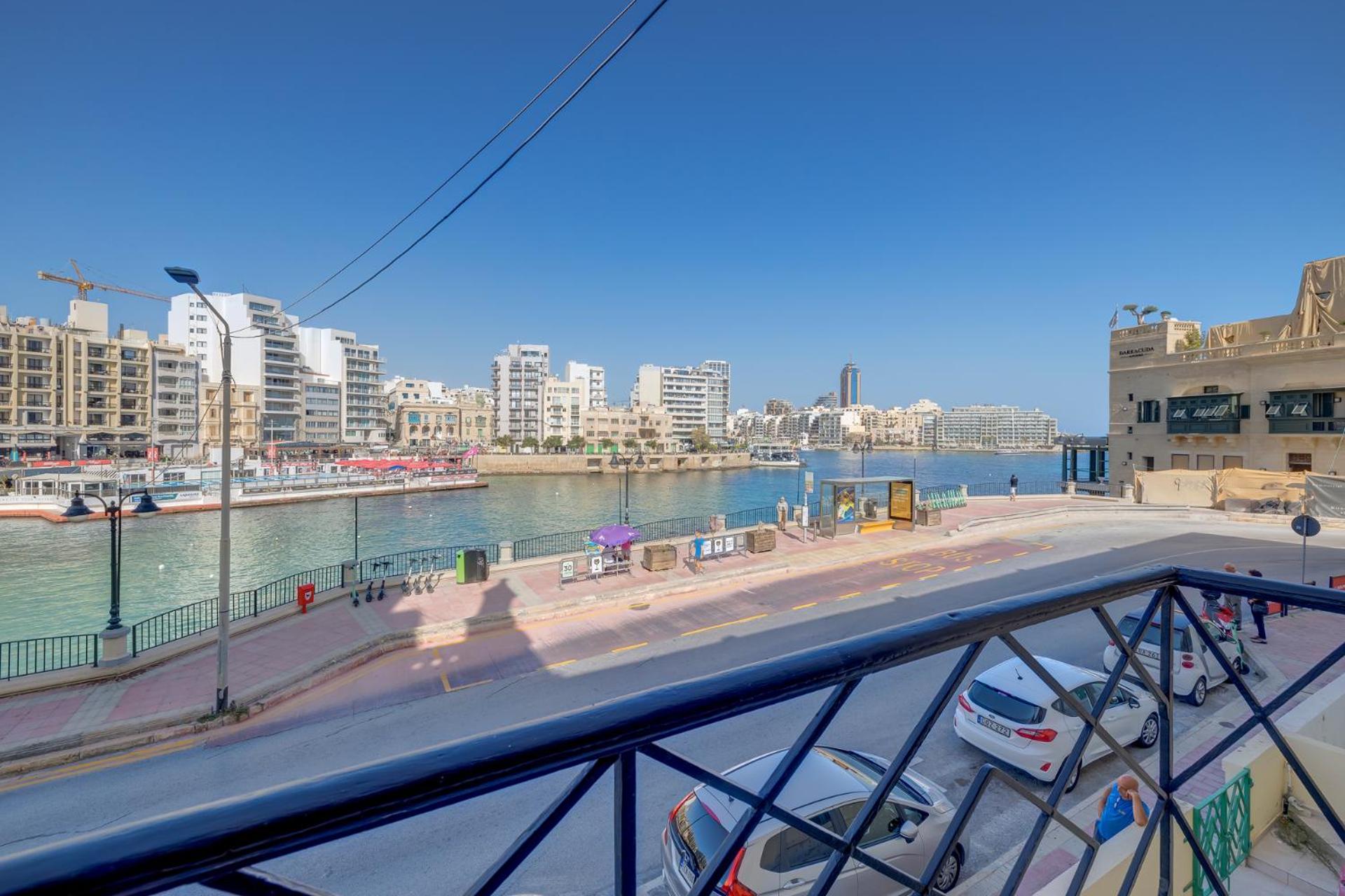 Seafront Traditional Maltese Townhouse Balluta Bay