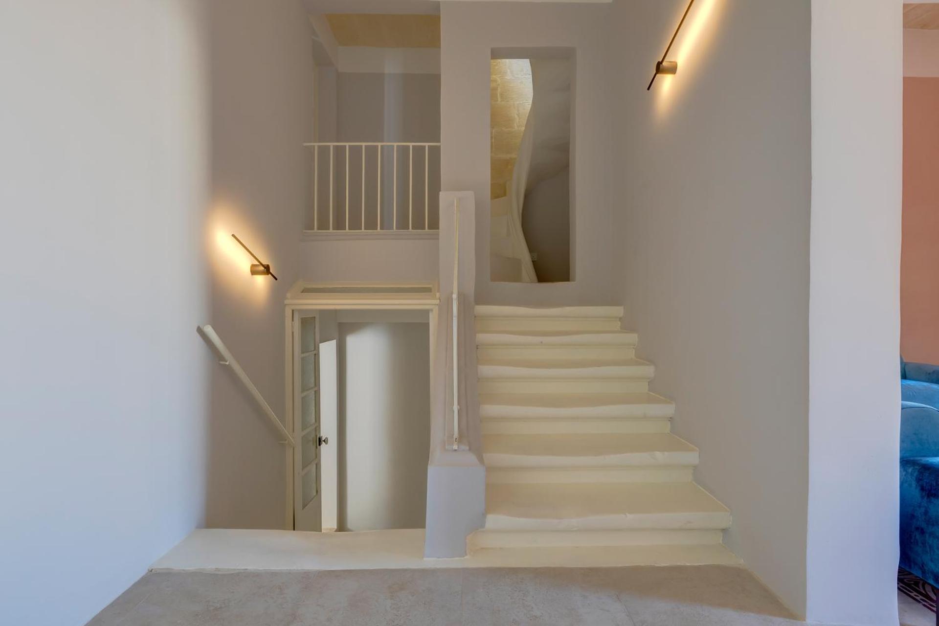 Seafront Traditional Maltese Townhouse Balluta Bay