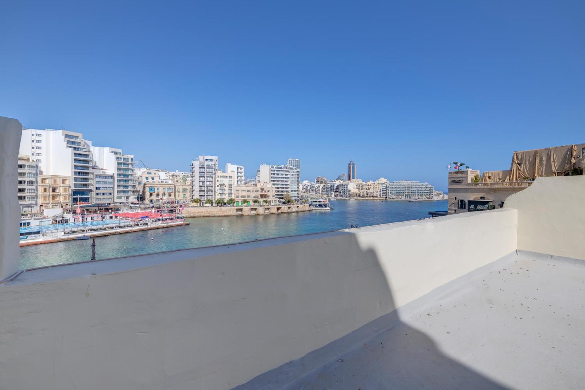 Seafront Traditional Maltese Townhouse Balluta Bay