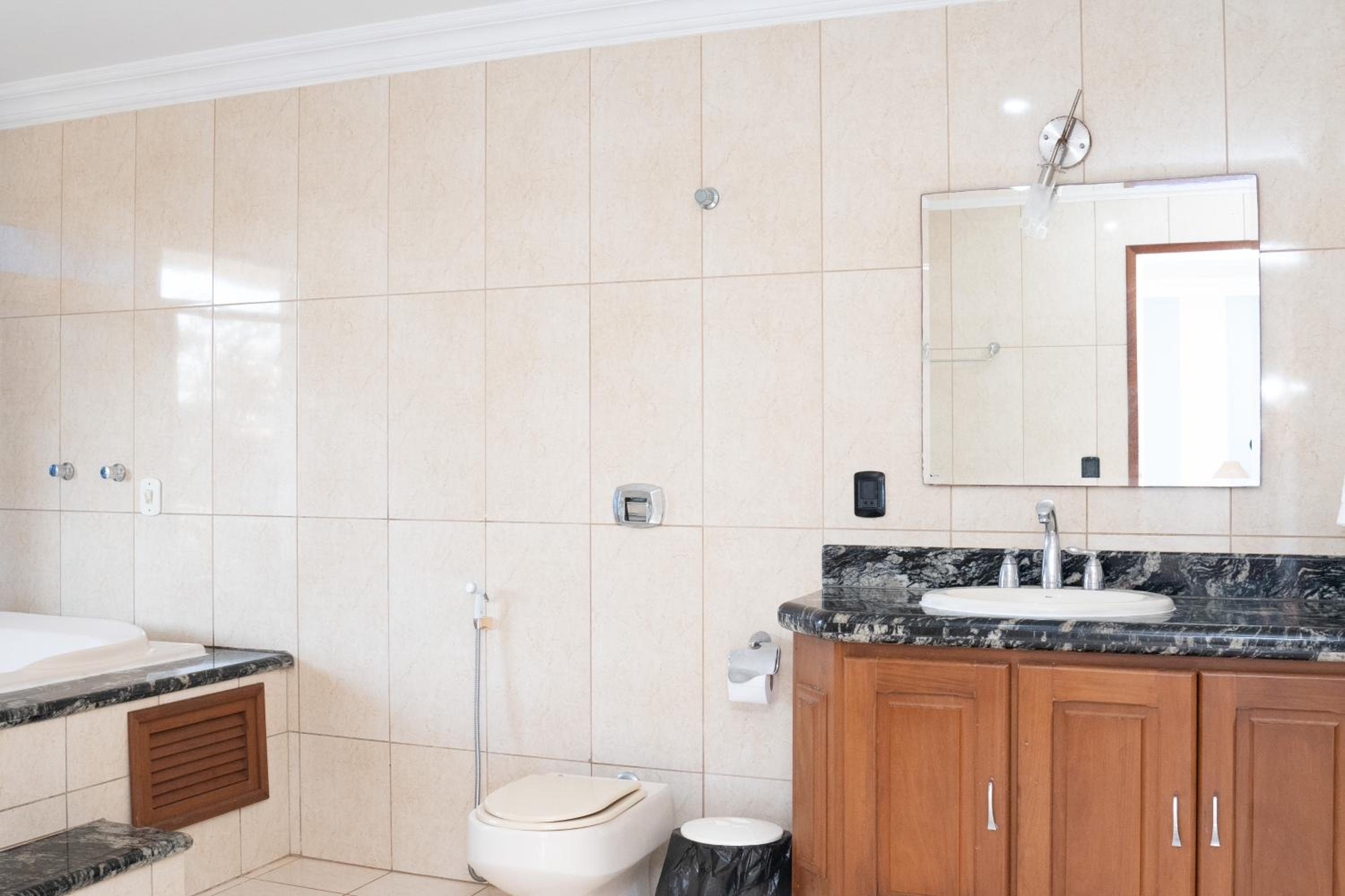 Casa de 850m2 e piscina na Praia de Santa Helena.