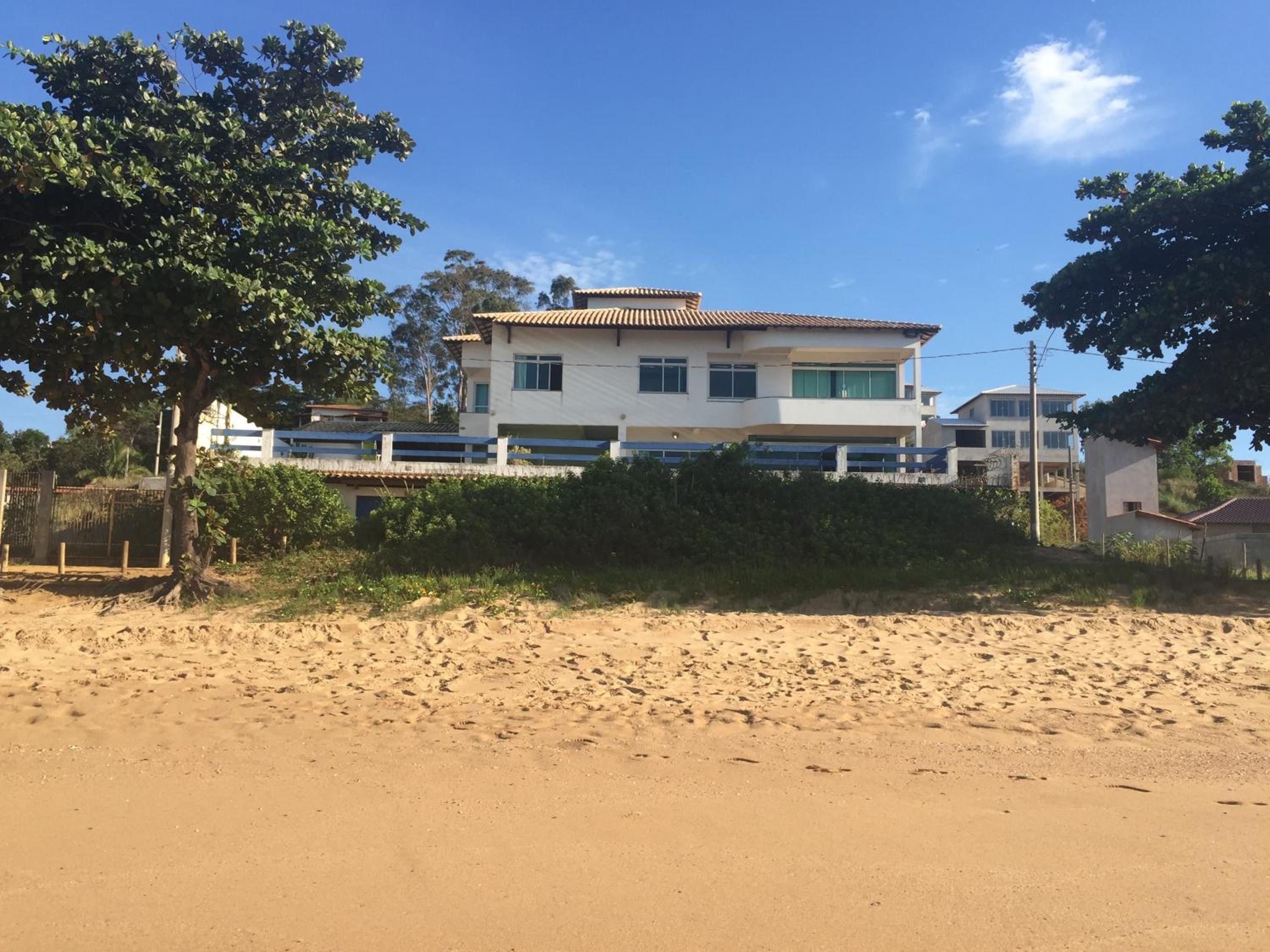 Casa de 850m2 e piscina na Praia de Santa Helena.