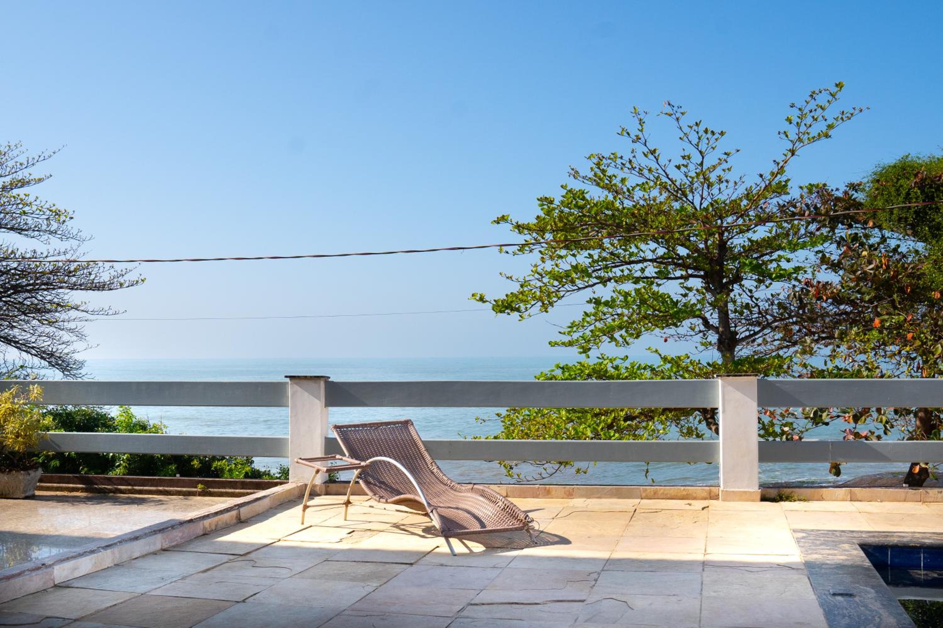 Casa de 850m2 e piscina na Praia de Santa Helena.