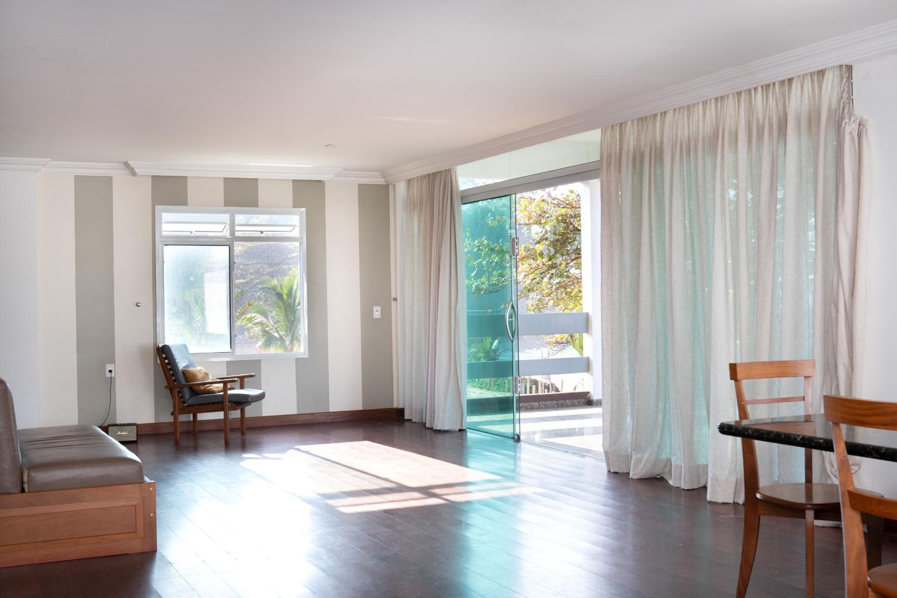 Casa de 850m2 e piscina na Praia de Santa Helena.