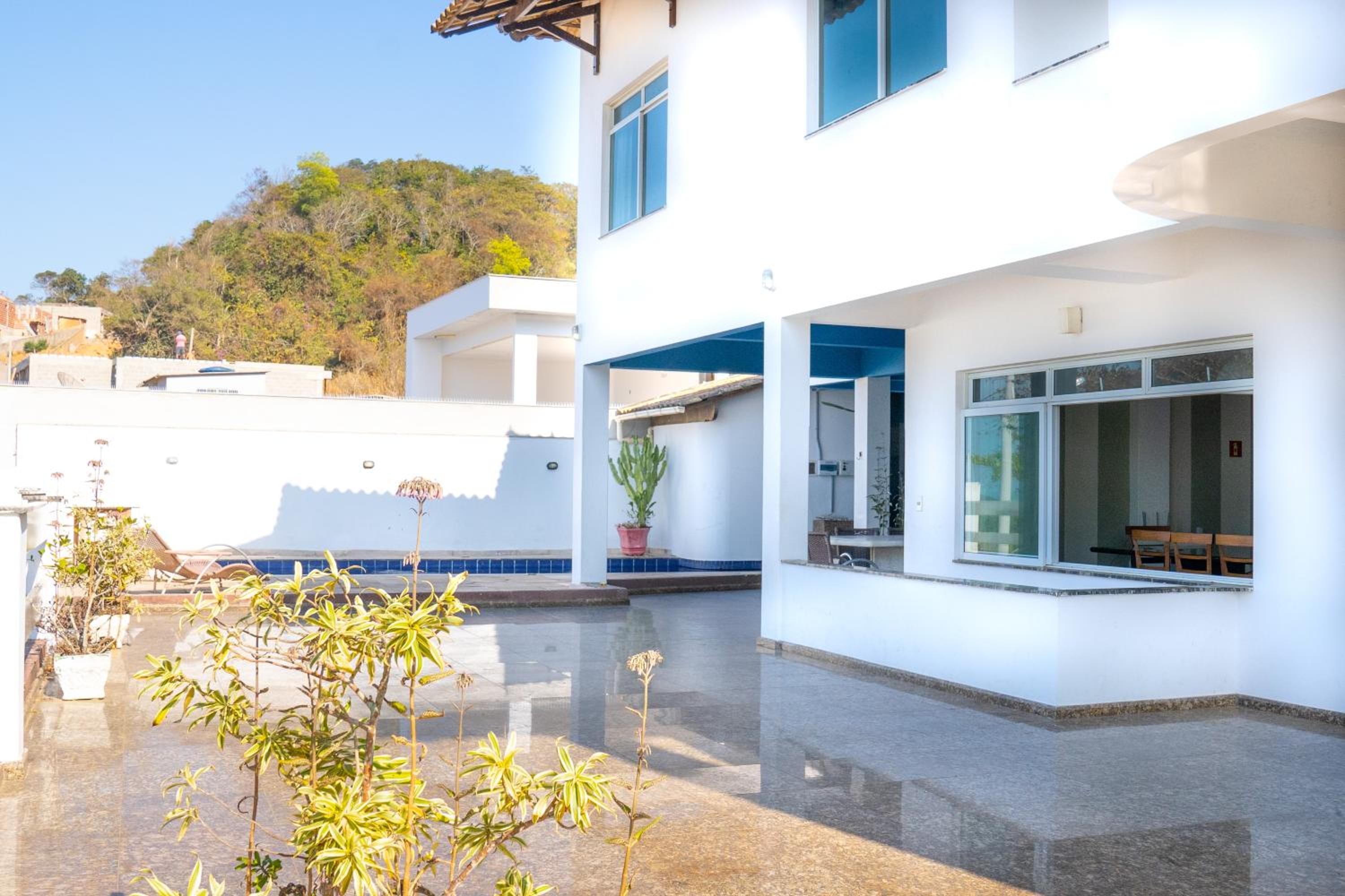 Casa de 850m2 e piscina na Praia de Santa Helena.