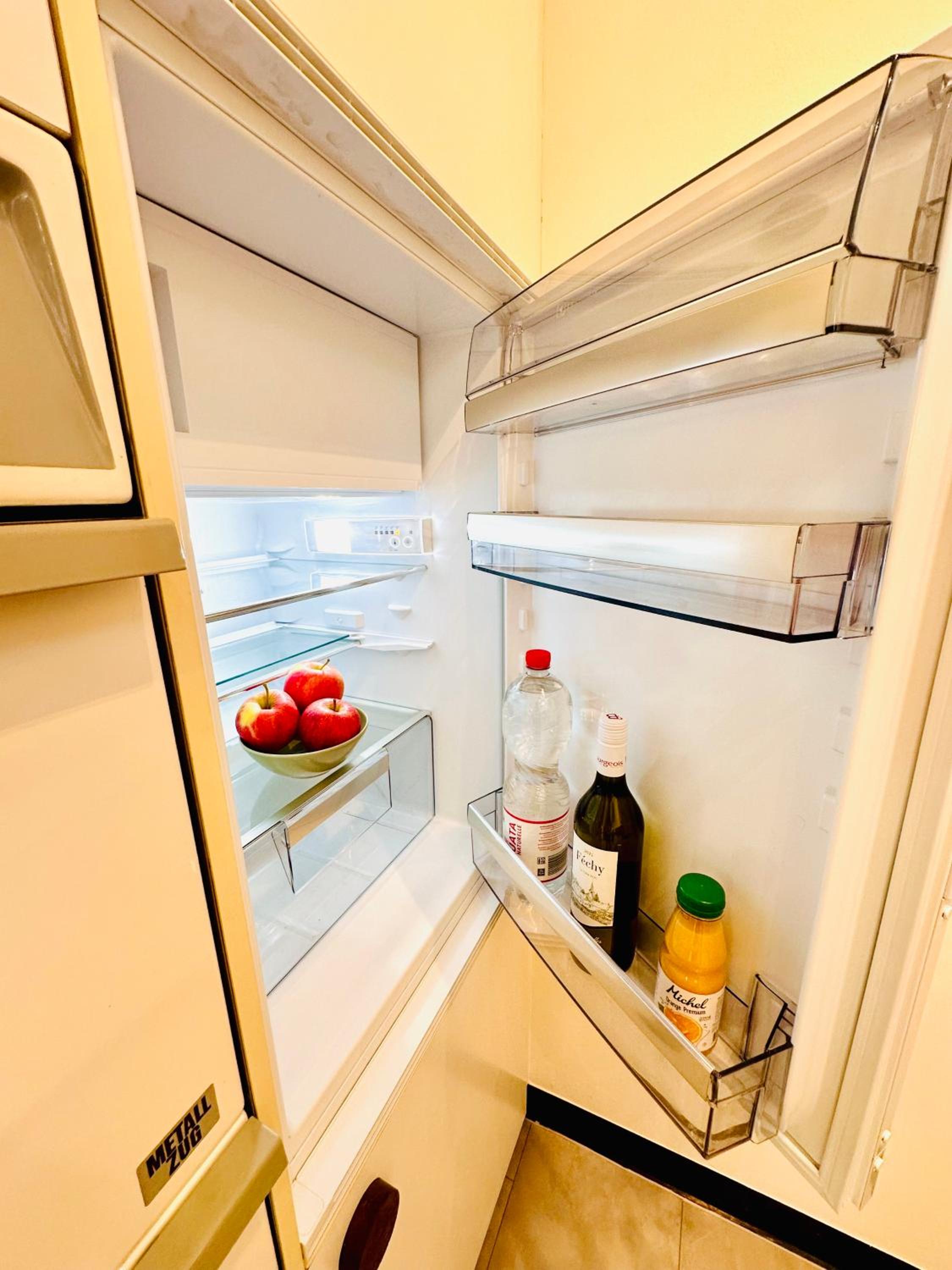 New Studio with Sunny Terrace & Air Condition