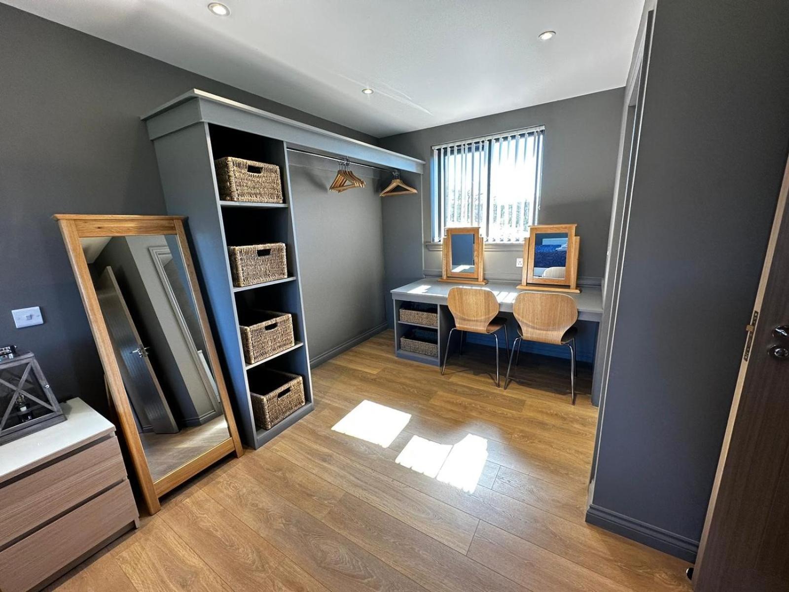 Spacious 3-Bedroom Chalet on Country Estate near Glasgow - sleeps 6