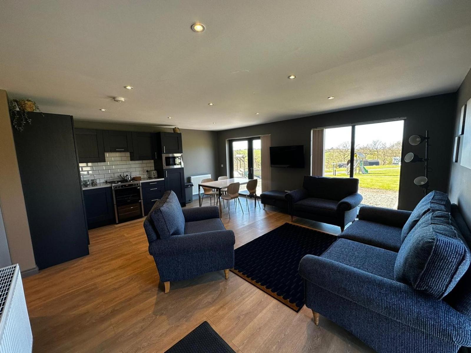 Spacious 3-Bedroom Chalet on Country Estate near Glasgow - sleeps 6