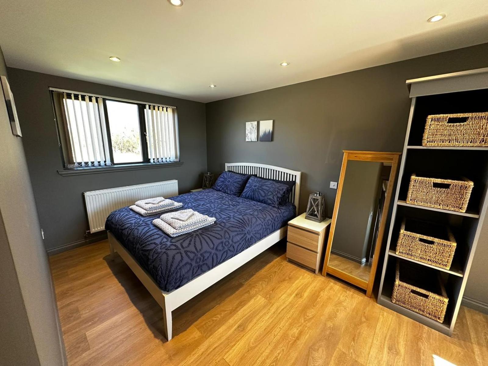 Spacious 3-Bedroom Chalet on Country Estate near Glasgow - sleeps 6