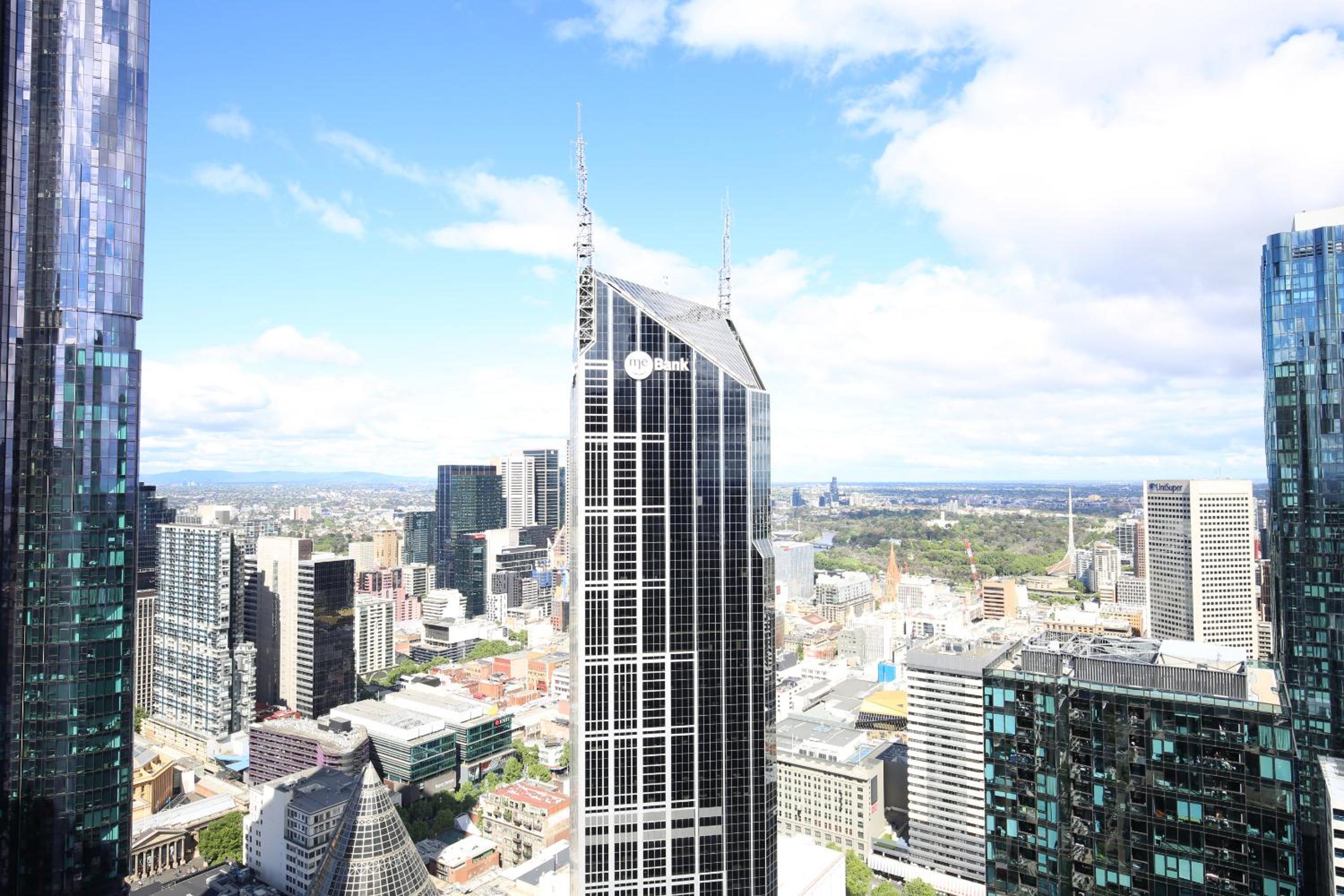 Hotel Melbourne Cbd 2b2b1s With City & Sea Views