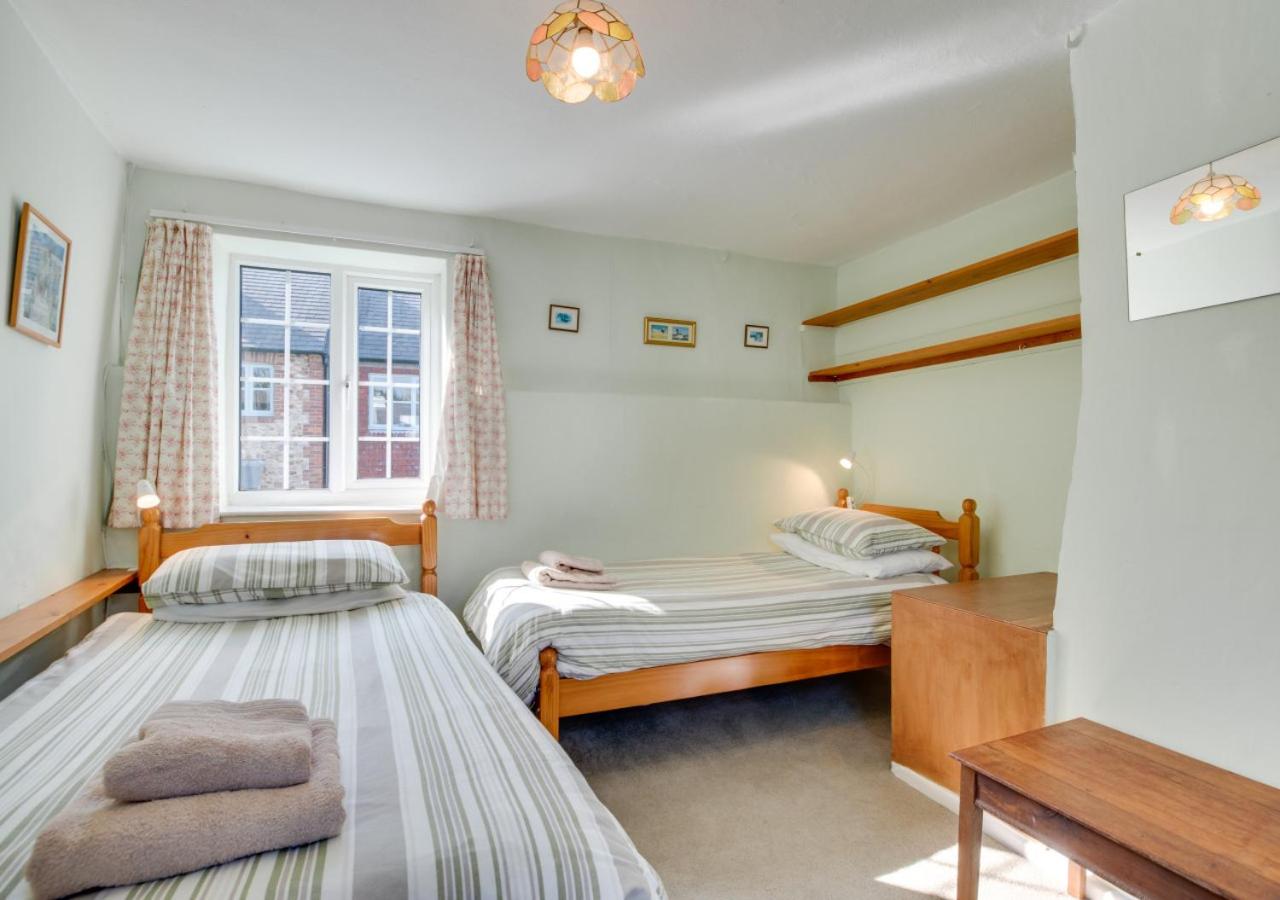 2 Bed in Colyton oc-mbmlt view 3