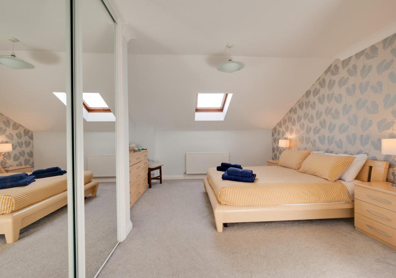 3 Bed in Torquay oc-hesmew view 2