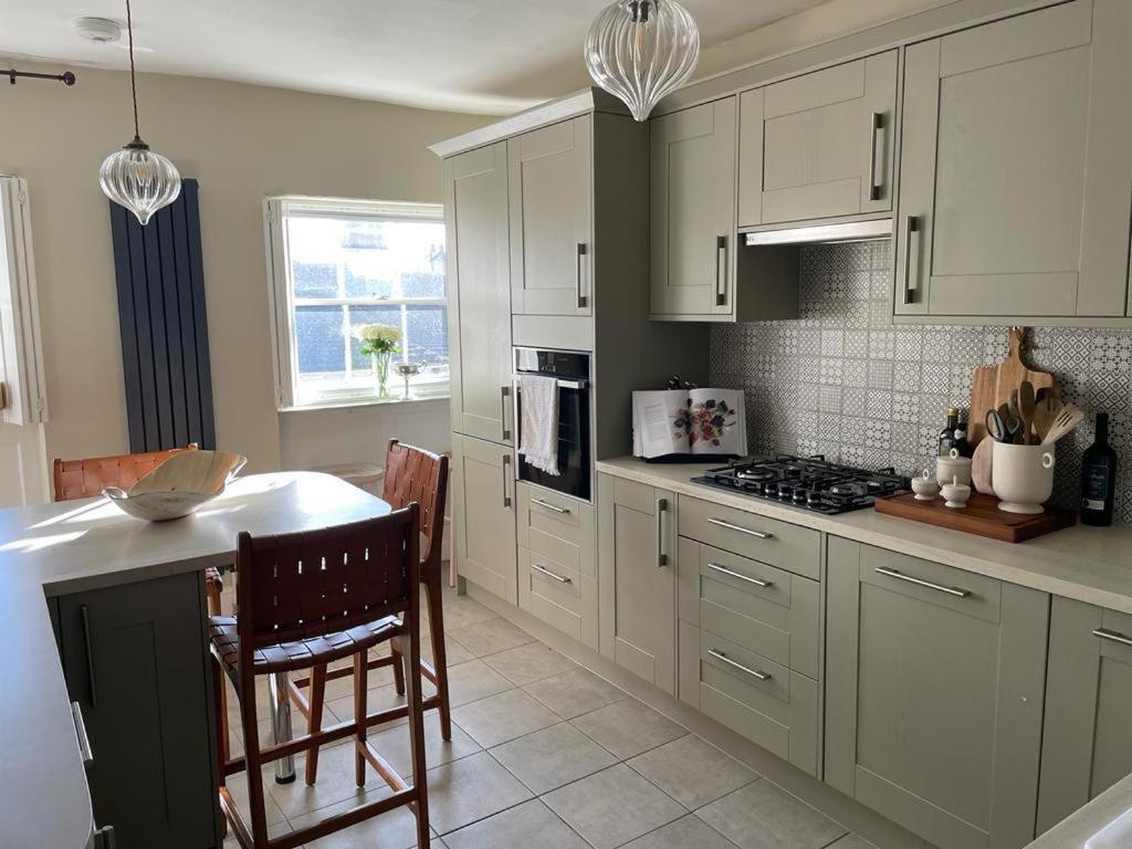 Luxury apartment, 60 High St, St Martins view 3