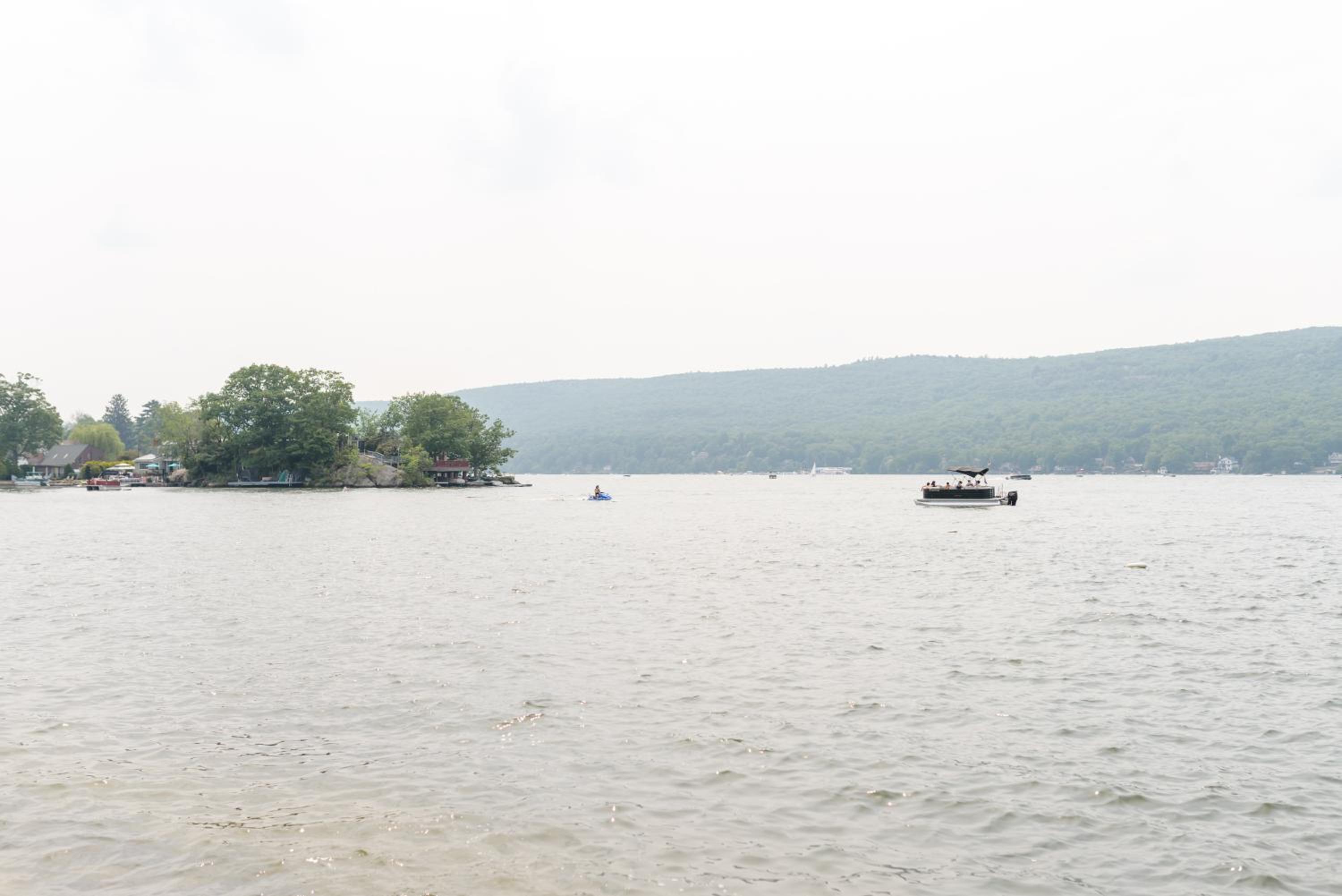 Cozy Lakeside Fall Escape; Applepick, Hike, Winery view 4