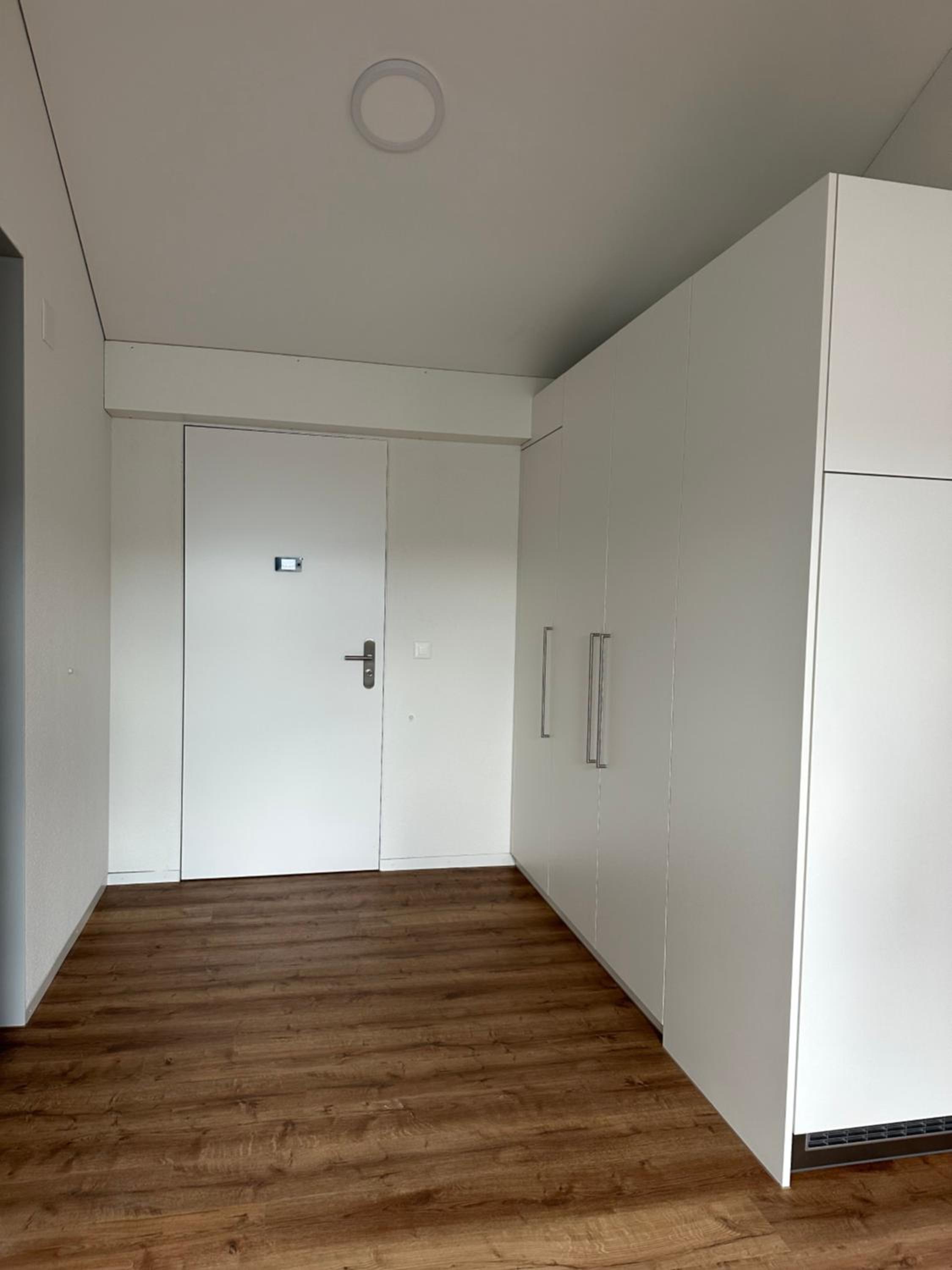 Neue Einzimmer Dachwohnung