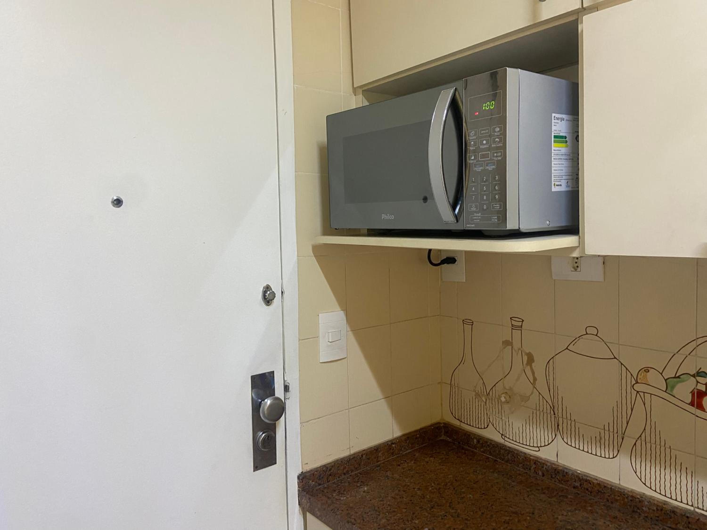 Apartamento completo na praia de Copacabana 02 Quartos com vista lateral mar em andar alto, ar, wifi , netflix, pauloangerami RMVC18