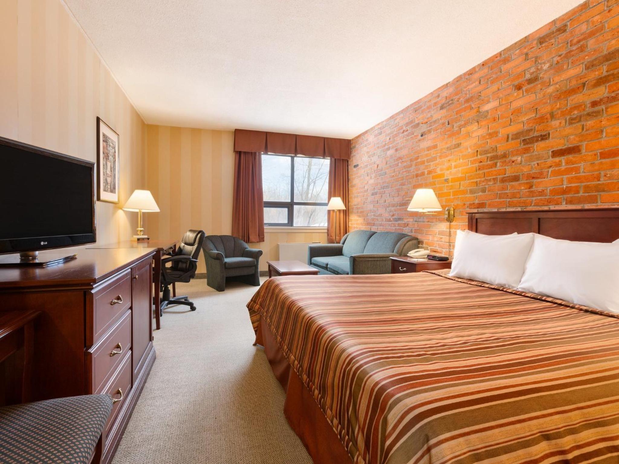 North Bay Vacations - Travelodge by Wyndham North Bay Lakeshore - Property Image 38