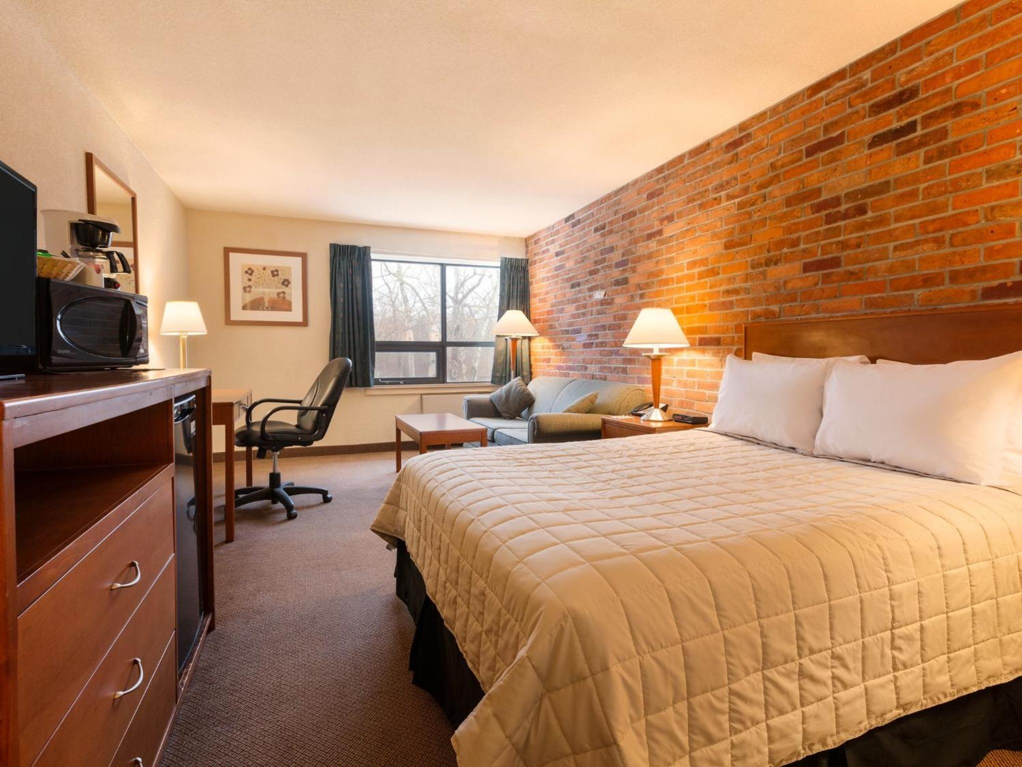 North Bay Vacations - Travelodge by Wyndham North Bay Lakeshore - Property Image 25