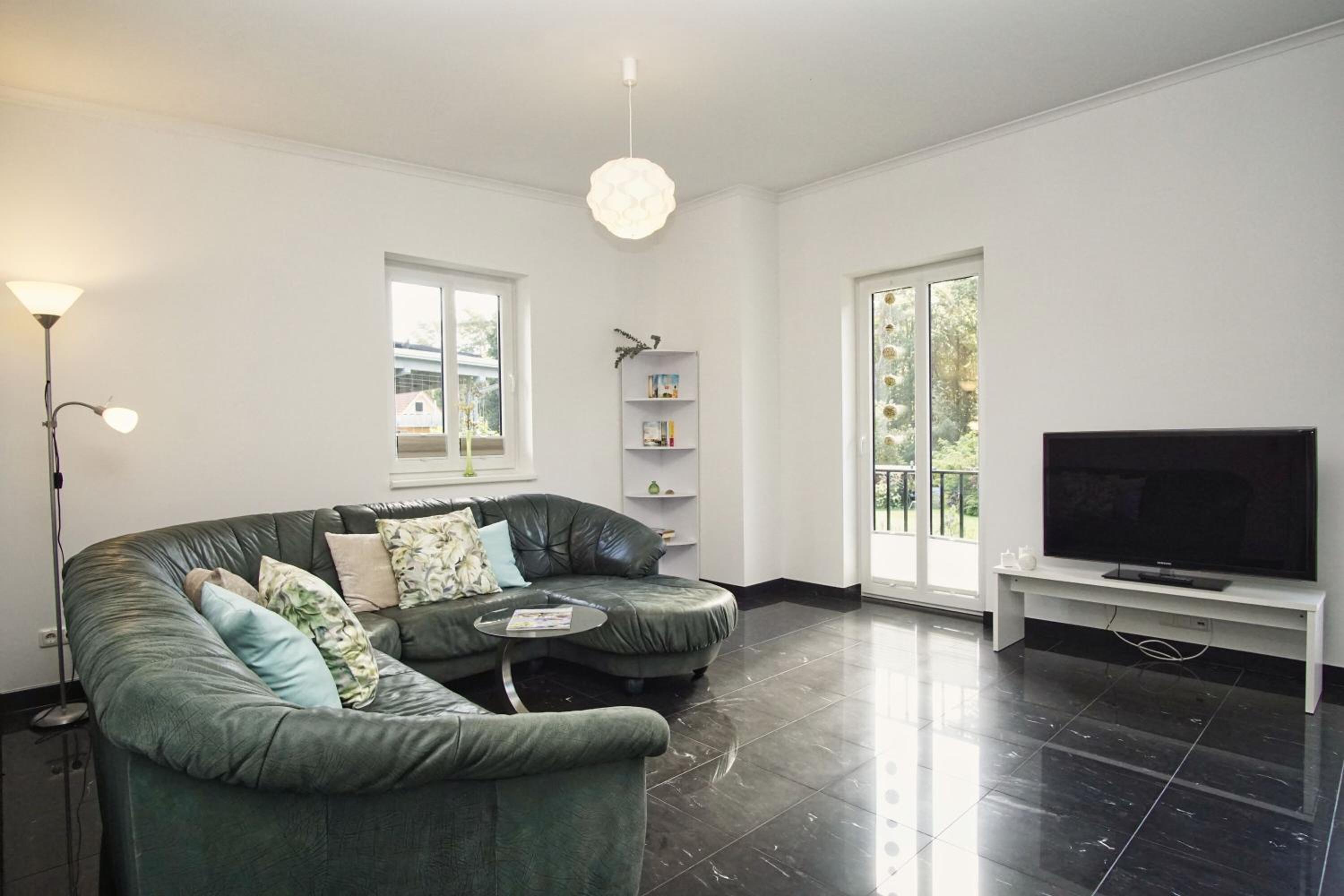 Direkt am Waldrand mit Balkon und in Strandnähe - Ferienwohnung Cosmo