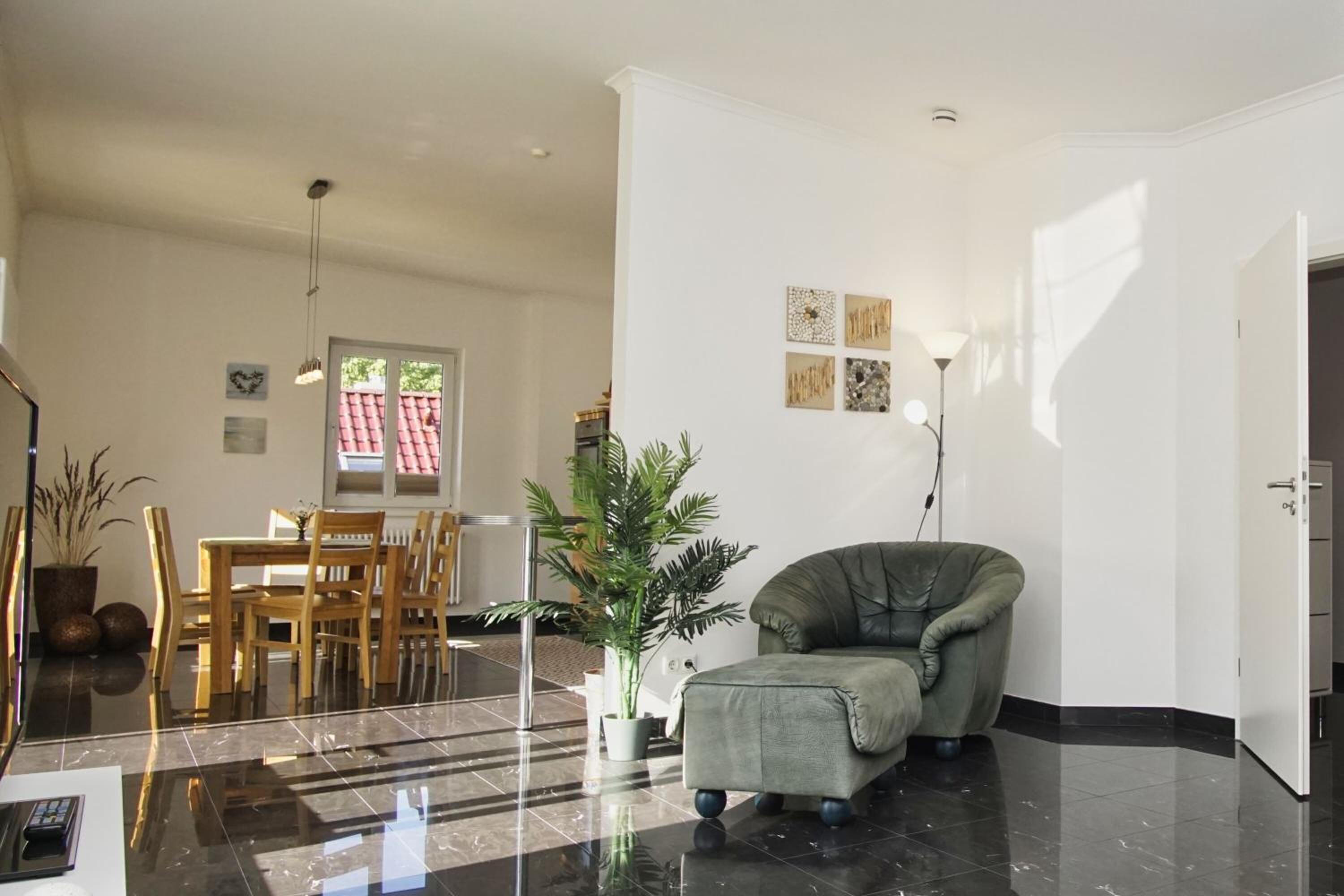 Direkt am Waldrand mit Balkon und in Strandnähe - Ferienwohnung Cosmo