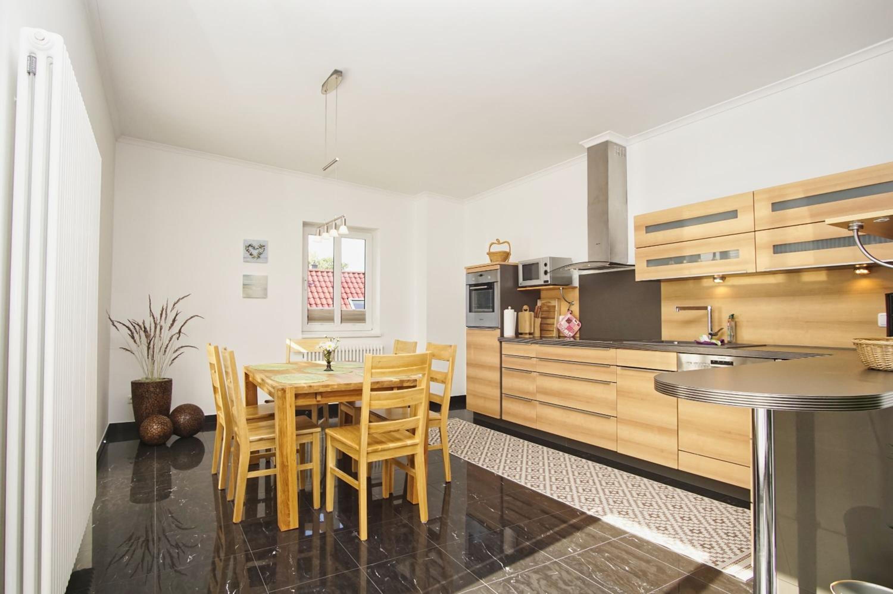 Direkt am Waldrand mit Balkon und in Strandnähe - Ferienwohnung Cosmo