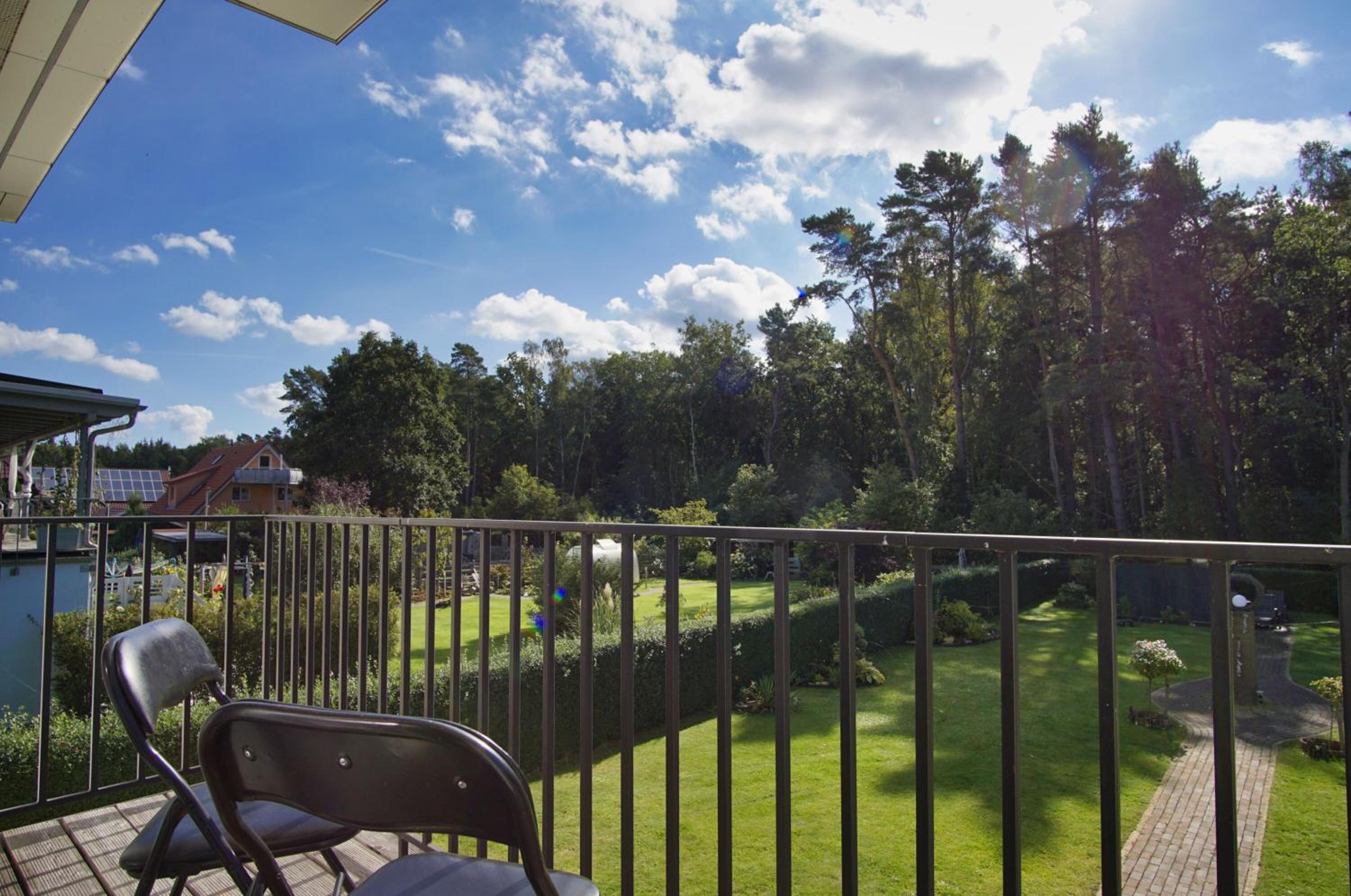 Direkt am Waldrand mit Balkon und in Strandnähe - Ferienwohnung Cosmo