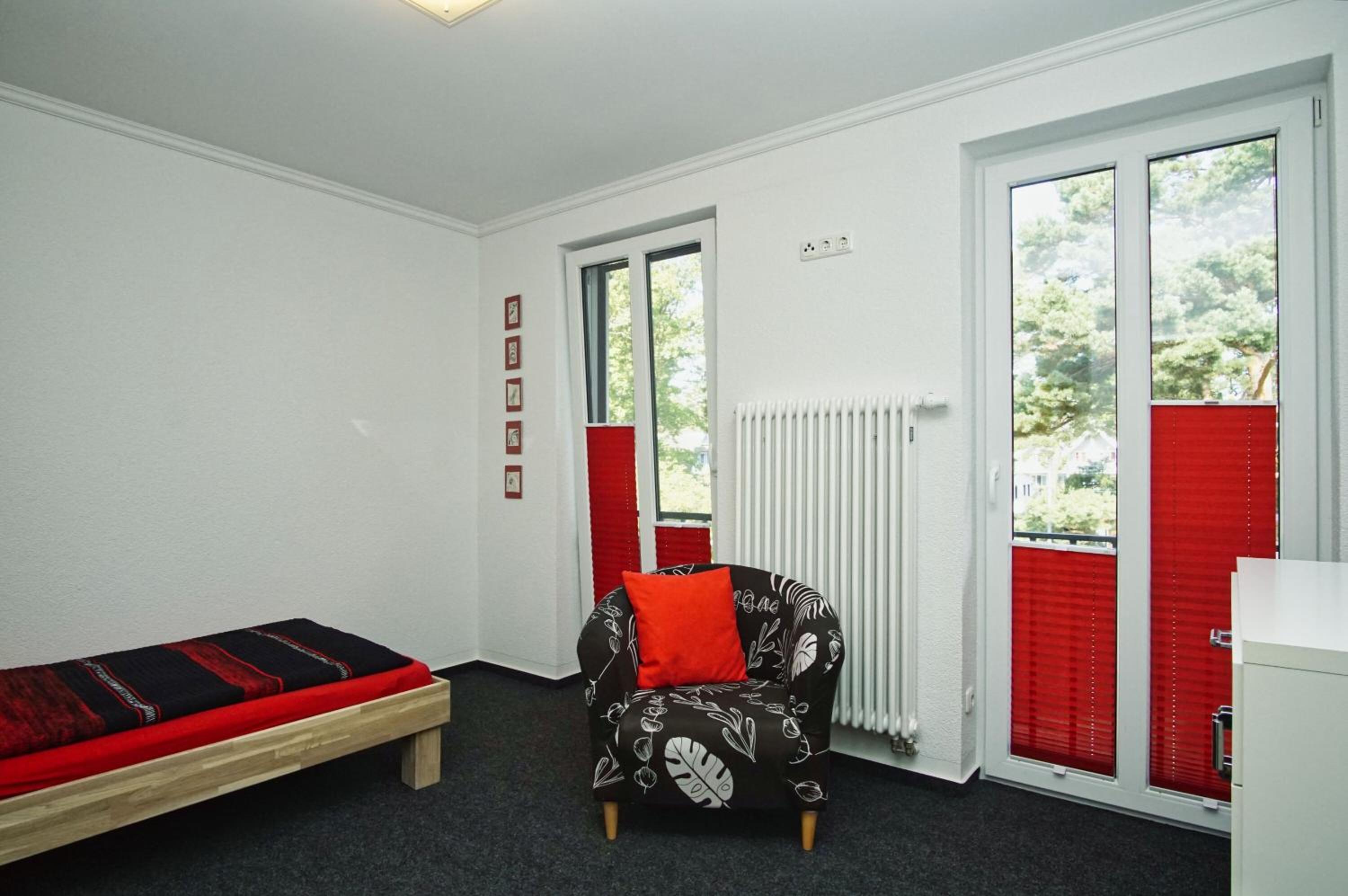 Direkt am Waldrand mit Balkon und in Strandnähe - Ferienwohnung Cosmo