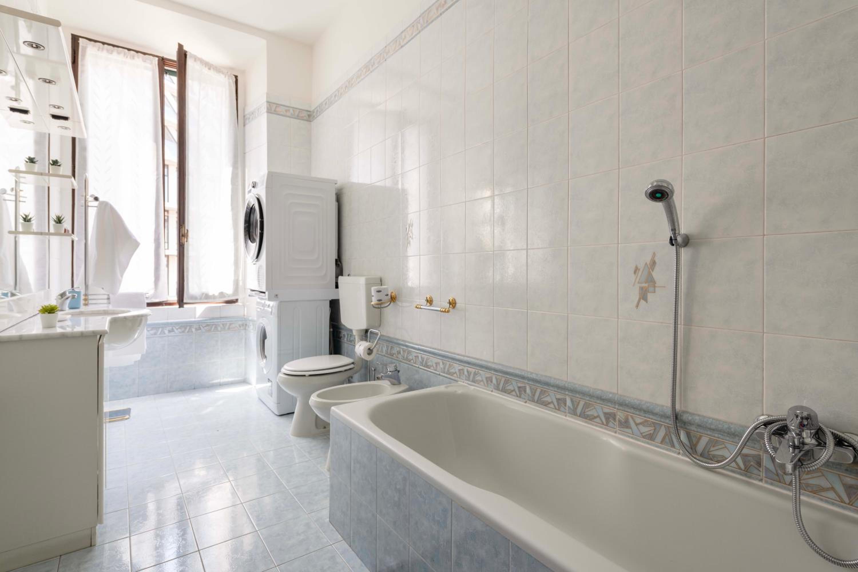 MILANO VOYAGER APARTMENT - 6 guests, 2 BD & 2 BH, Top neighborhood Milan city