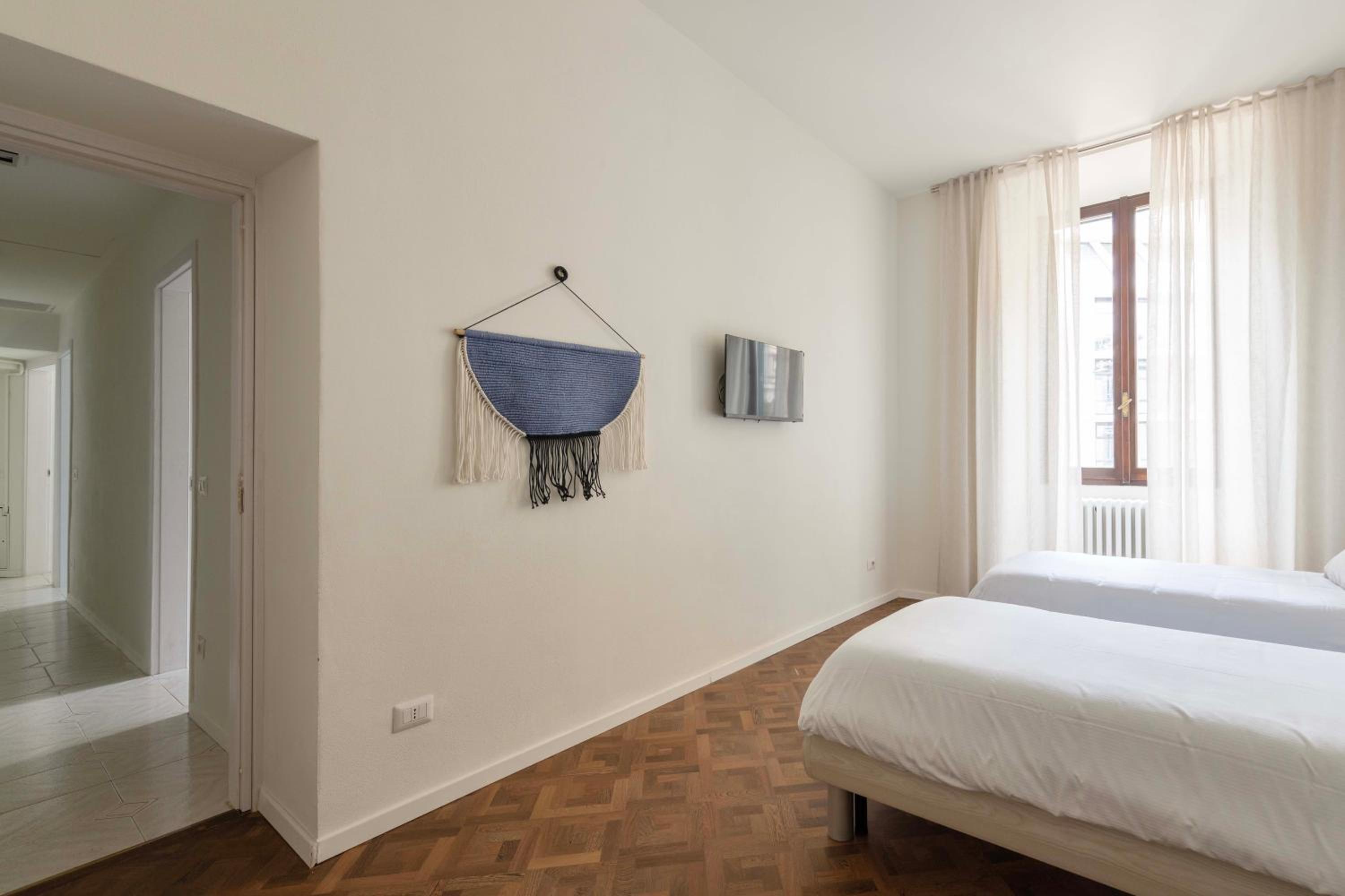 MILANO VOYAGER APARTMENT - 6 guests, 2 BD & 2 BH, Top neighborhood Milan city