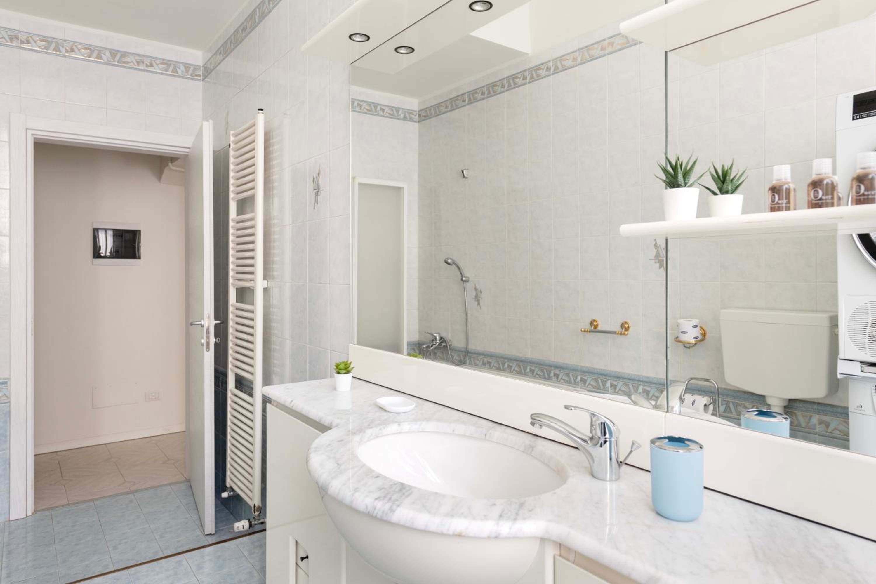 MILANO VOYAGER APARTMENT - 6 guests, 2 BD & 2 BH, Top neighborhood Milan city