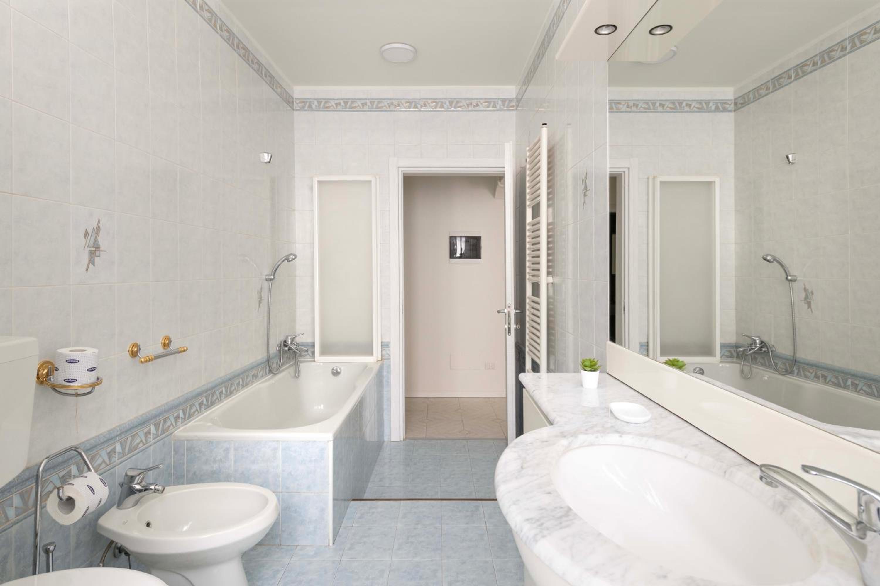 MILANO VOYAGER APARTMENT - 6 guests, 2 BD & 2 BH, Top neighborhood Milan city