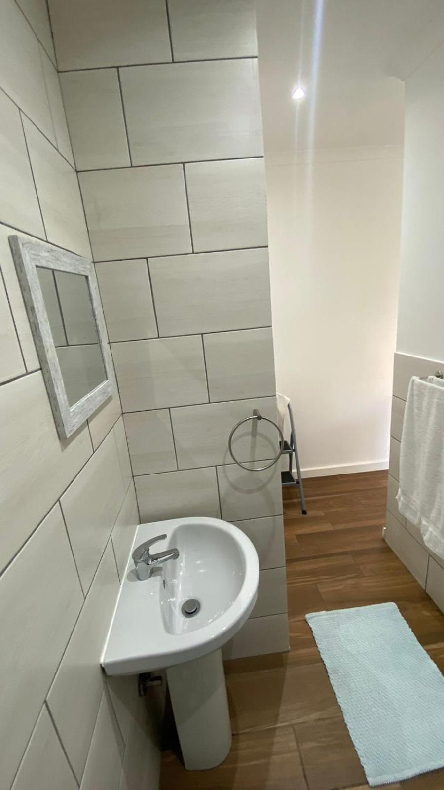 Studio Flatlet on Montreal view 5