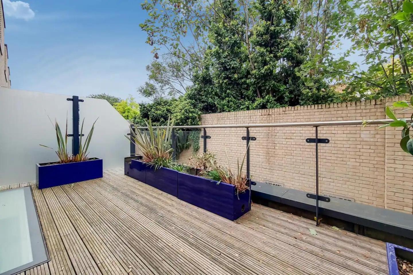 VW5 - Luxury 3 Bed Townhouse with Parking - by Short Stories London