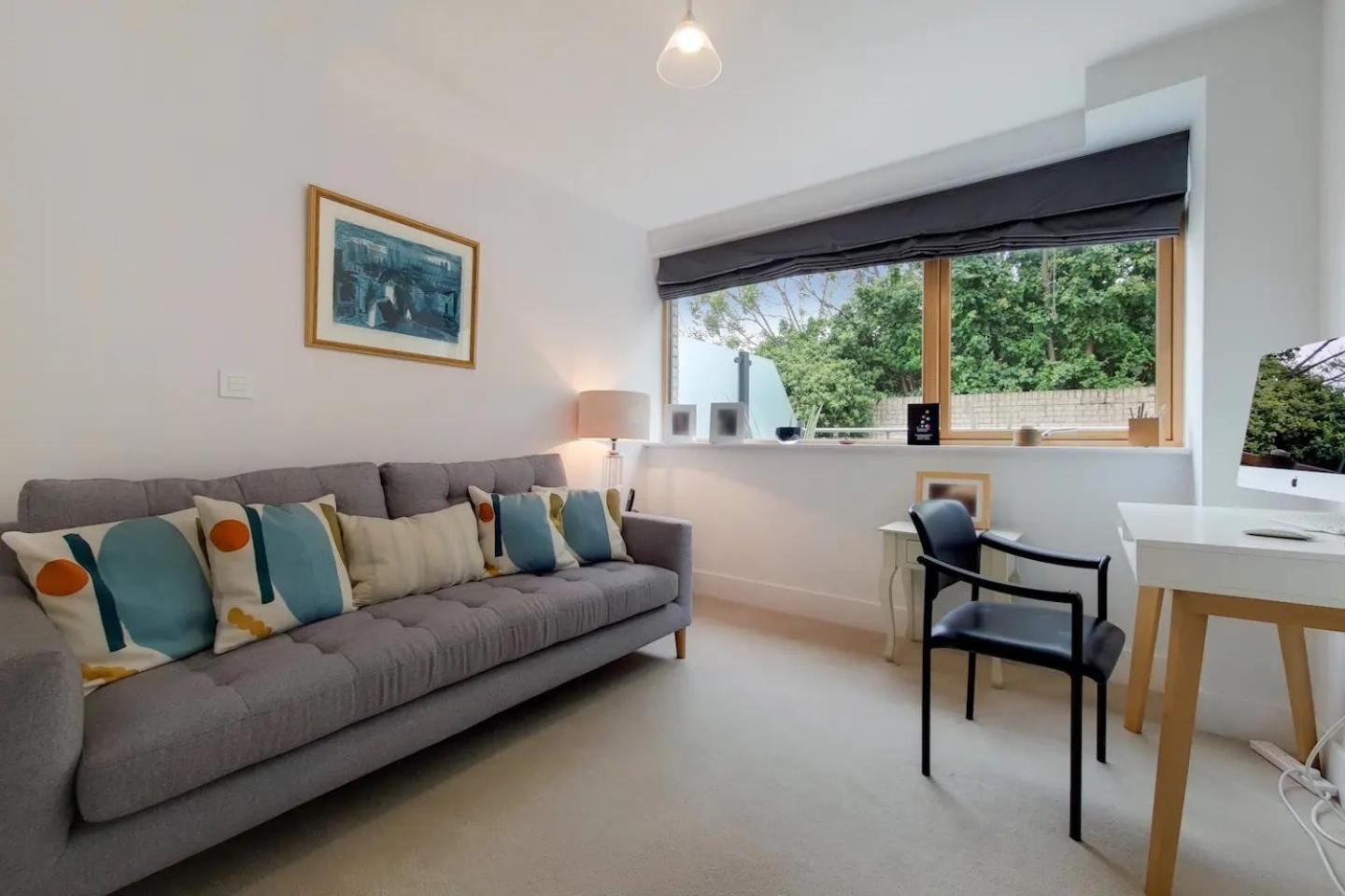 VW5 - Luxury 3 Bed Townhouse with Parking - by Short Stories London