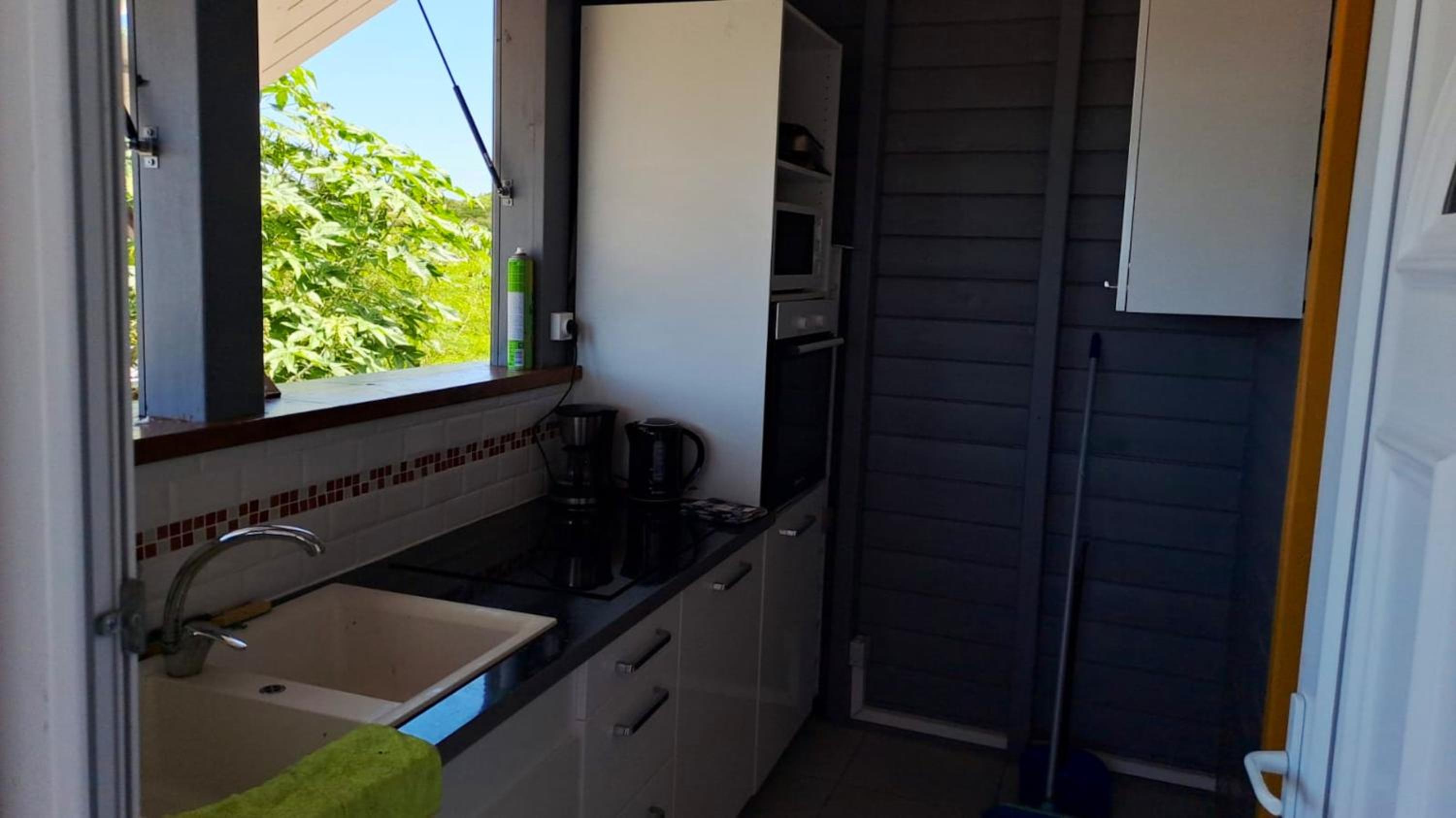 Bungalow charmant a Anse Bertrand avec vue sur la mer view 5