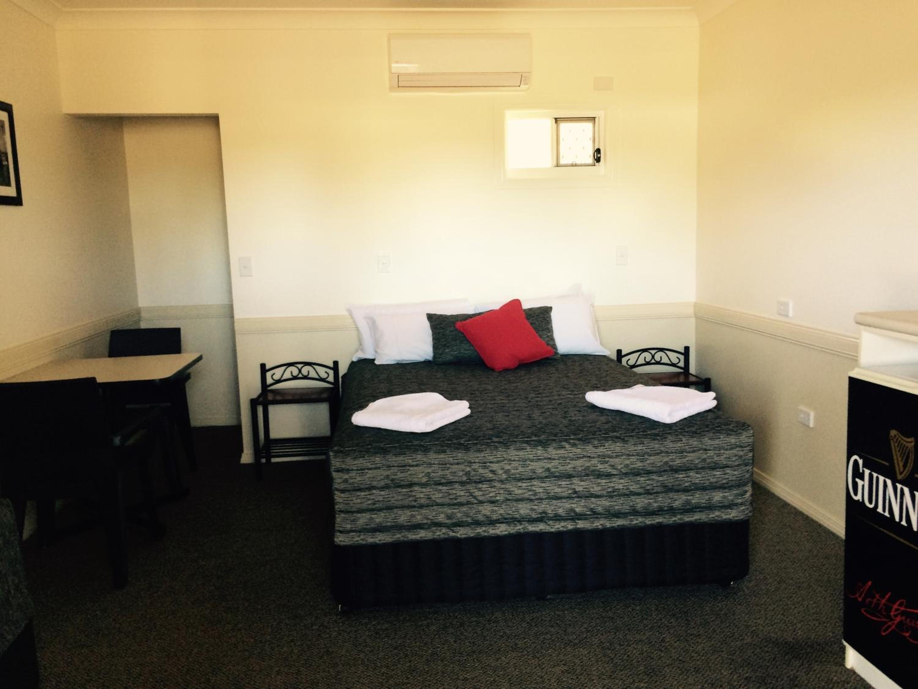 Park Avenue Hotel Motel
