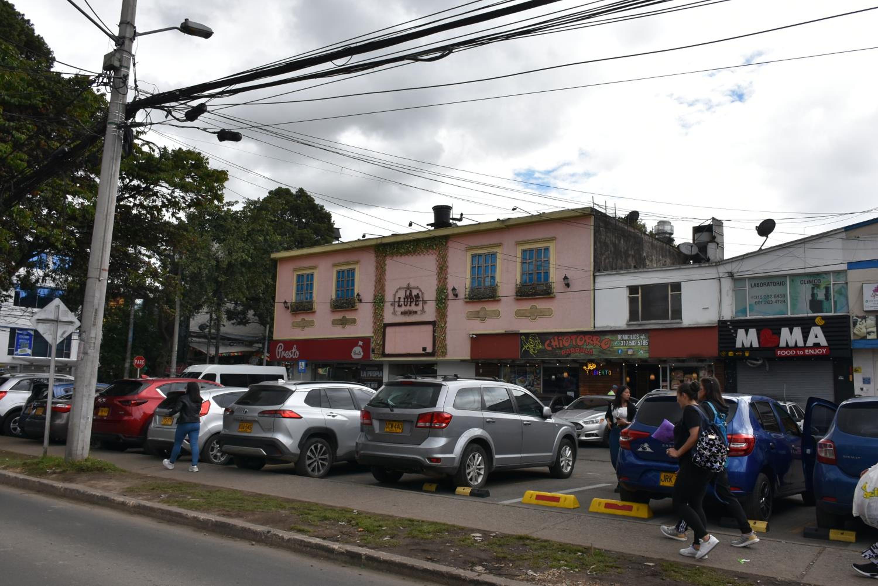 ApartaHotel Modelia con Parqueadero
