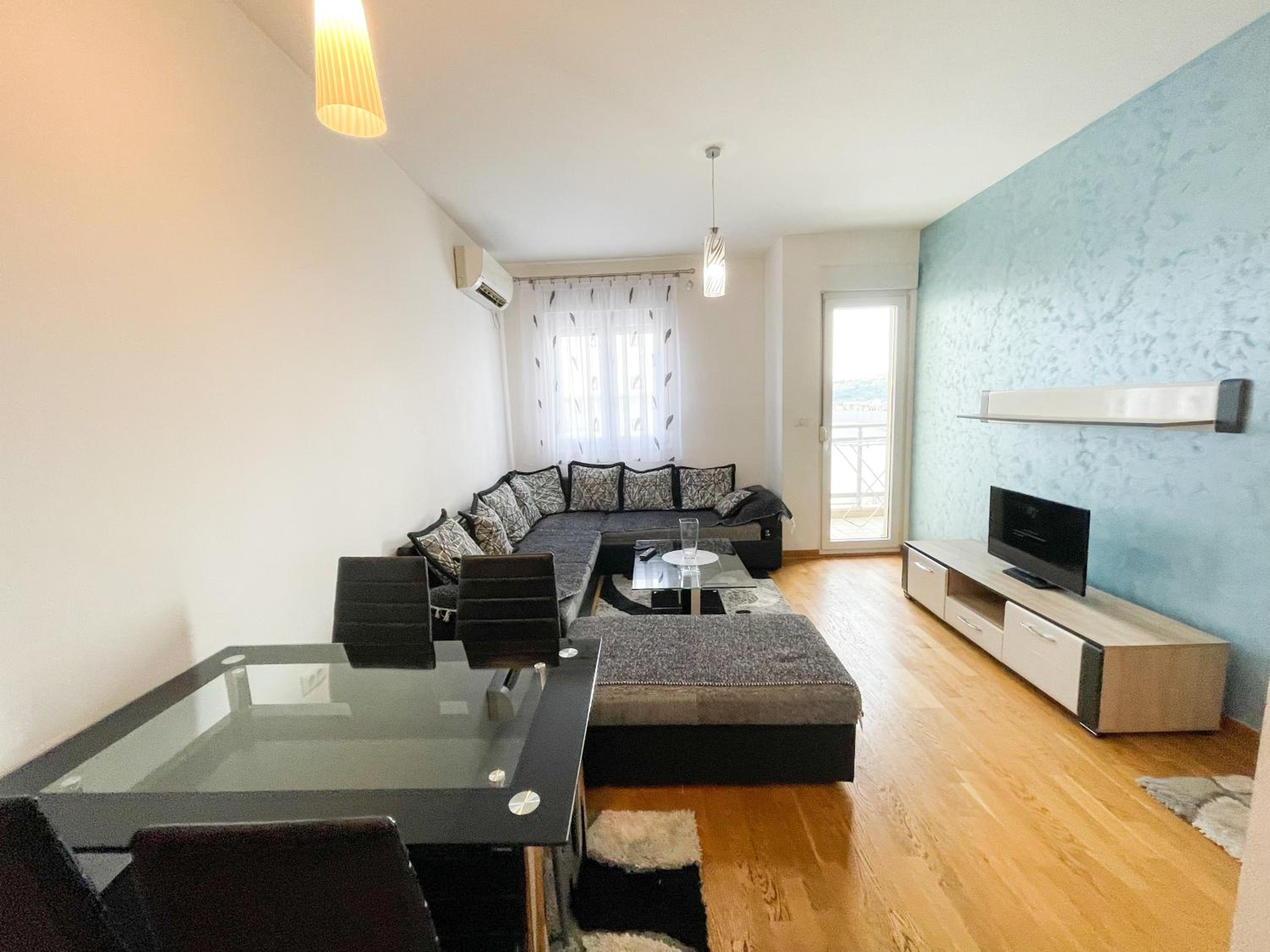 1-bedroom apartment in urban area view 5