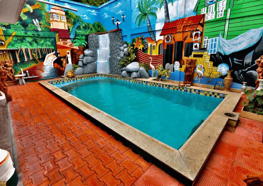 HiveStay Kuvathur