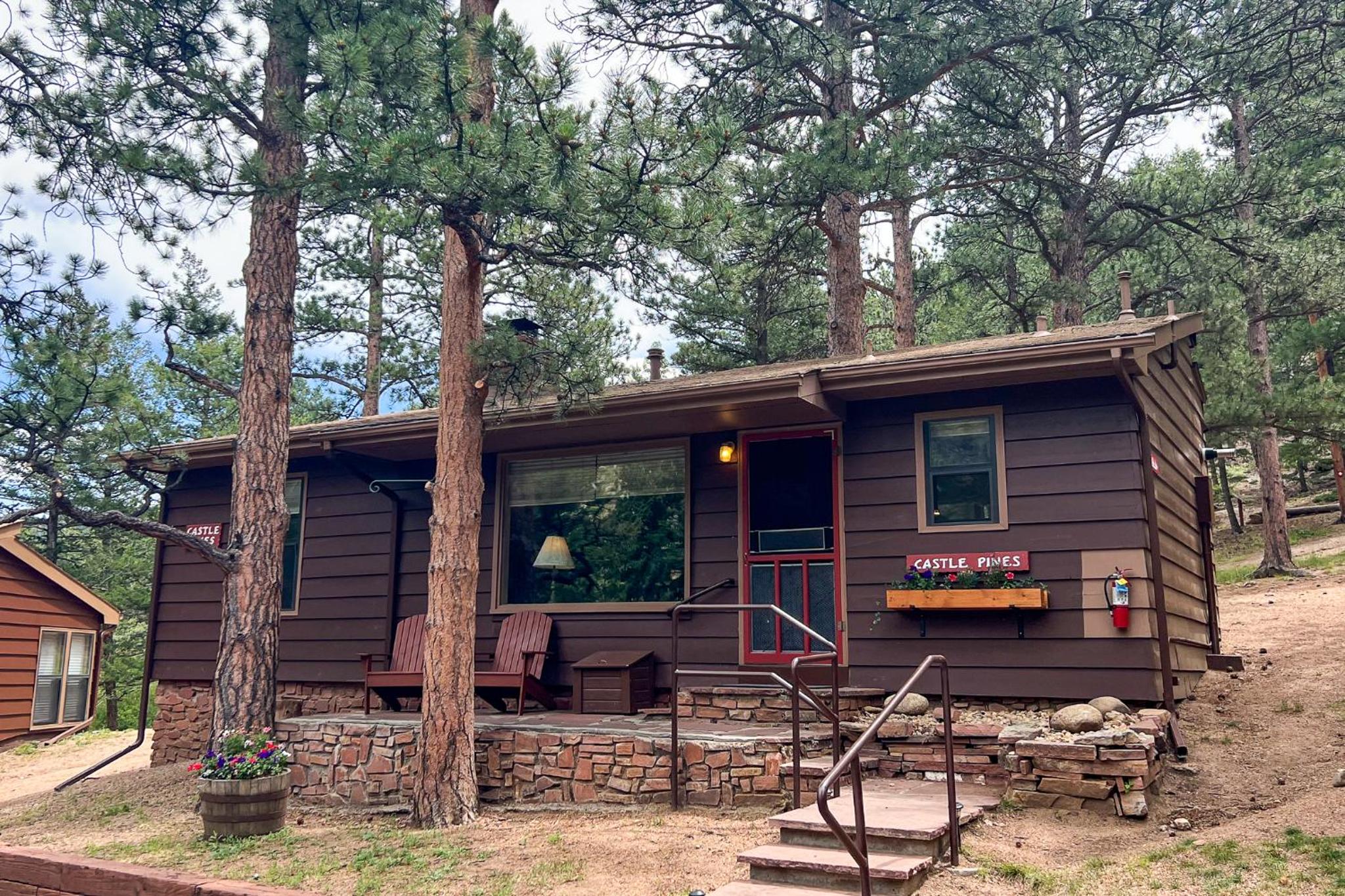 Castle Mountain Lodge