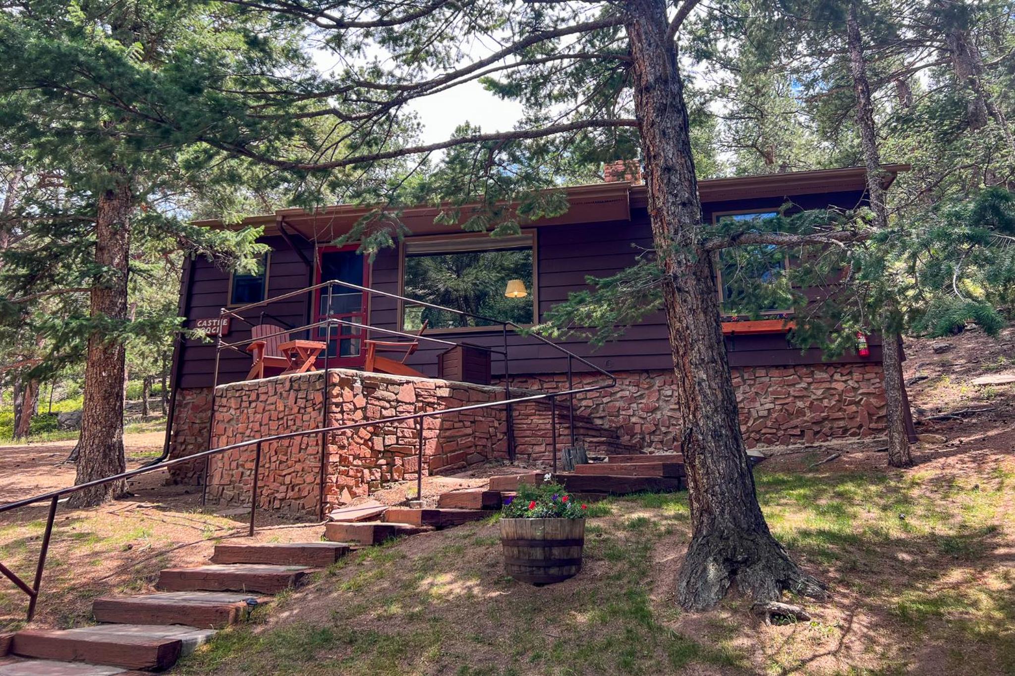Castle Mountain Lodge