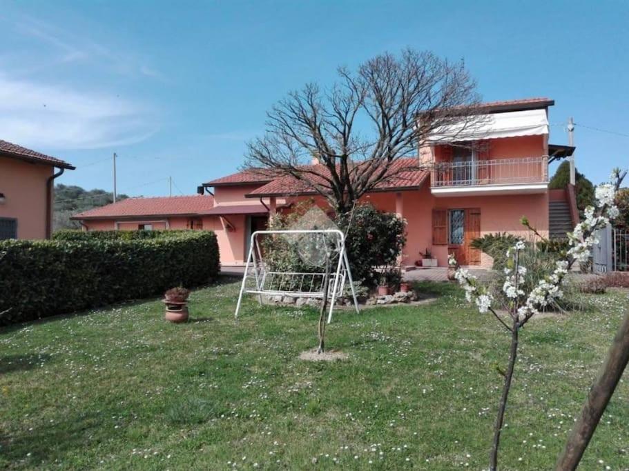 Camera privata in villa con ingresso indipendente e grande giardino