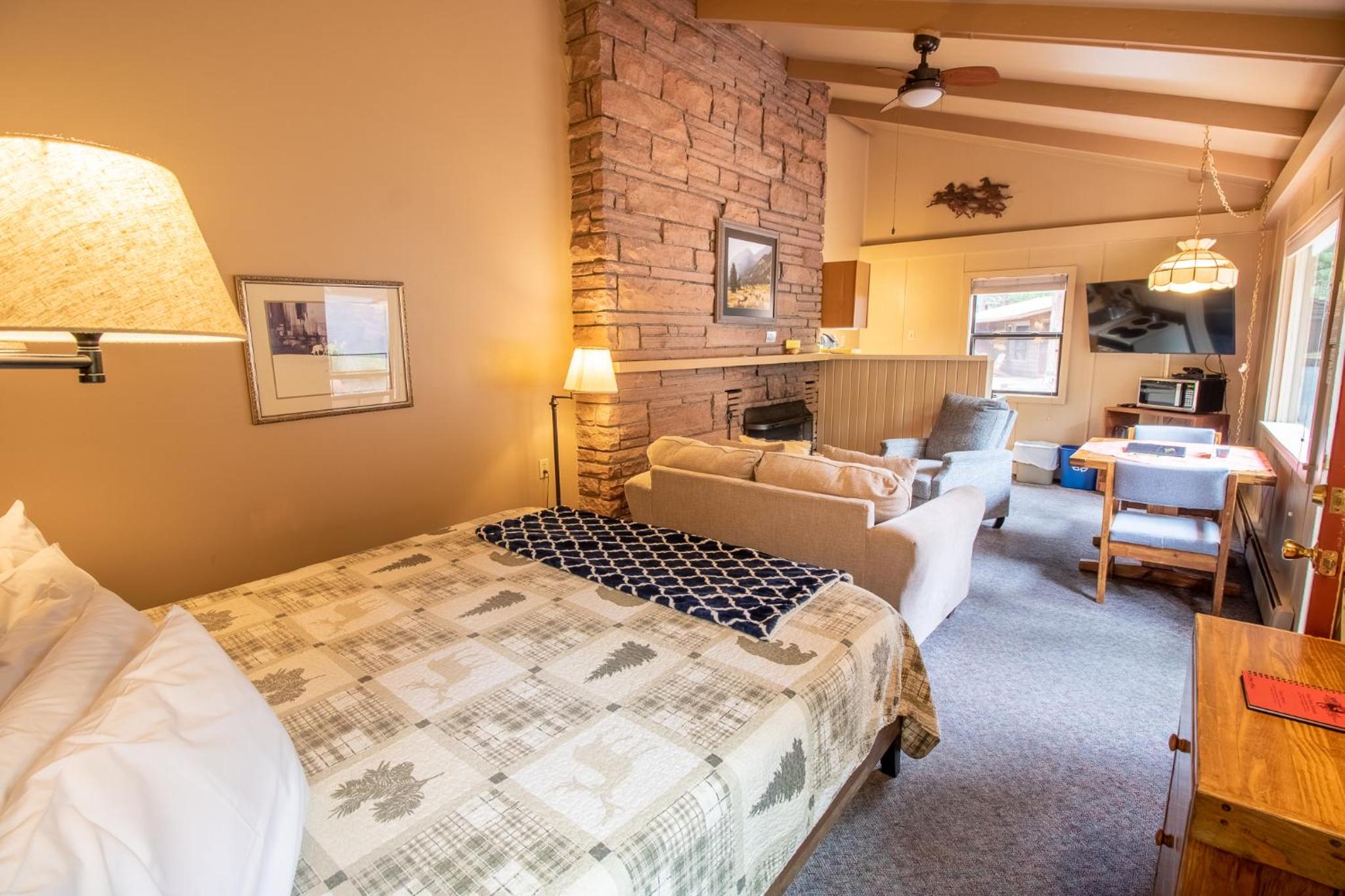 Castle Mountain Lodge