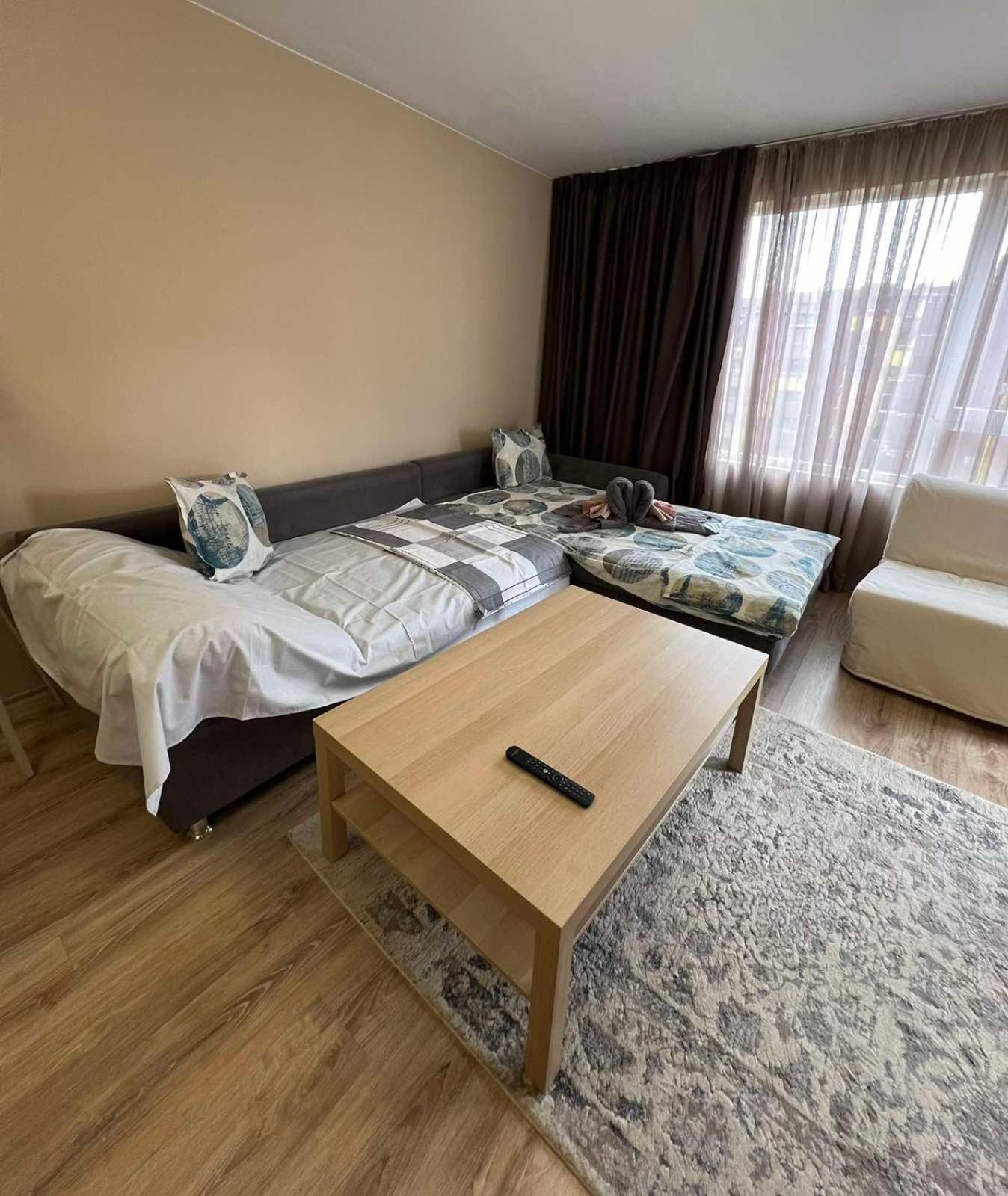Johannesburg 2BDR Spacious Family apt w Parking and Playground
