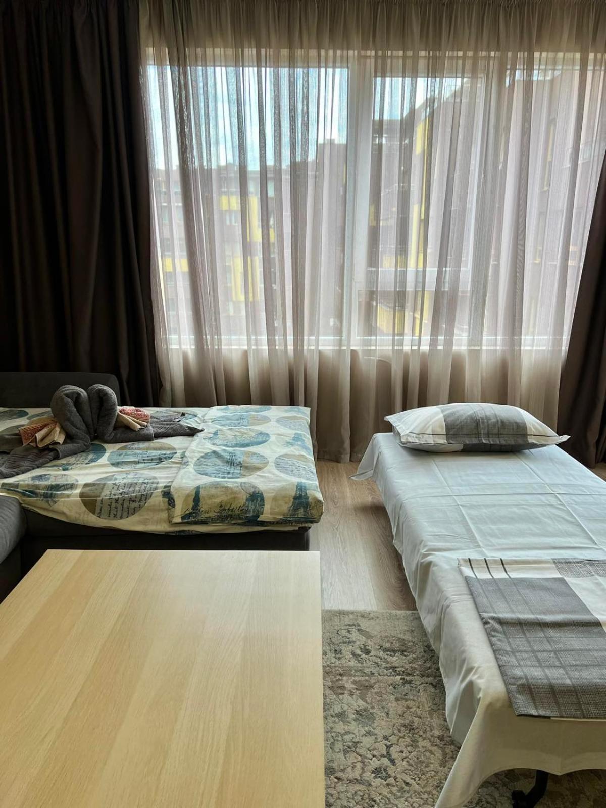 Johannesburg 2BDR Spacious Family apt w Parking and Playground