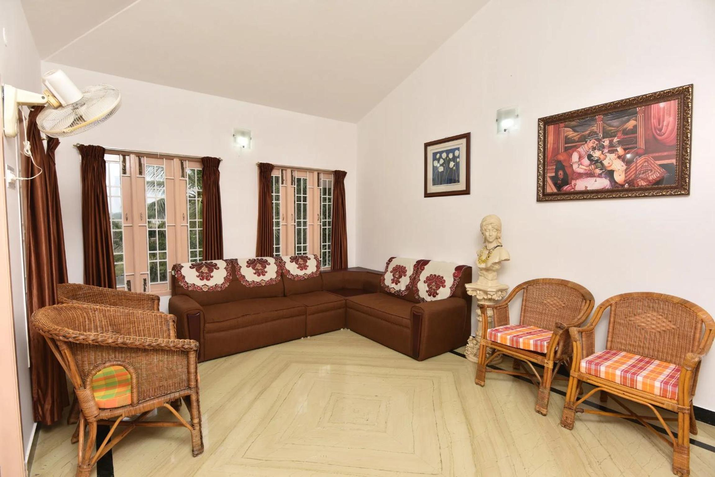HiveStay Kuvathur