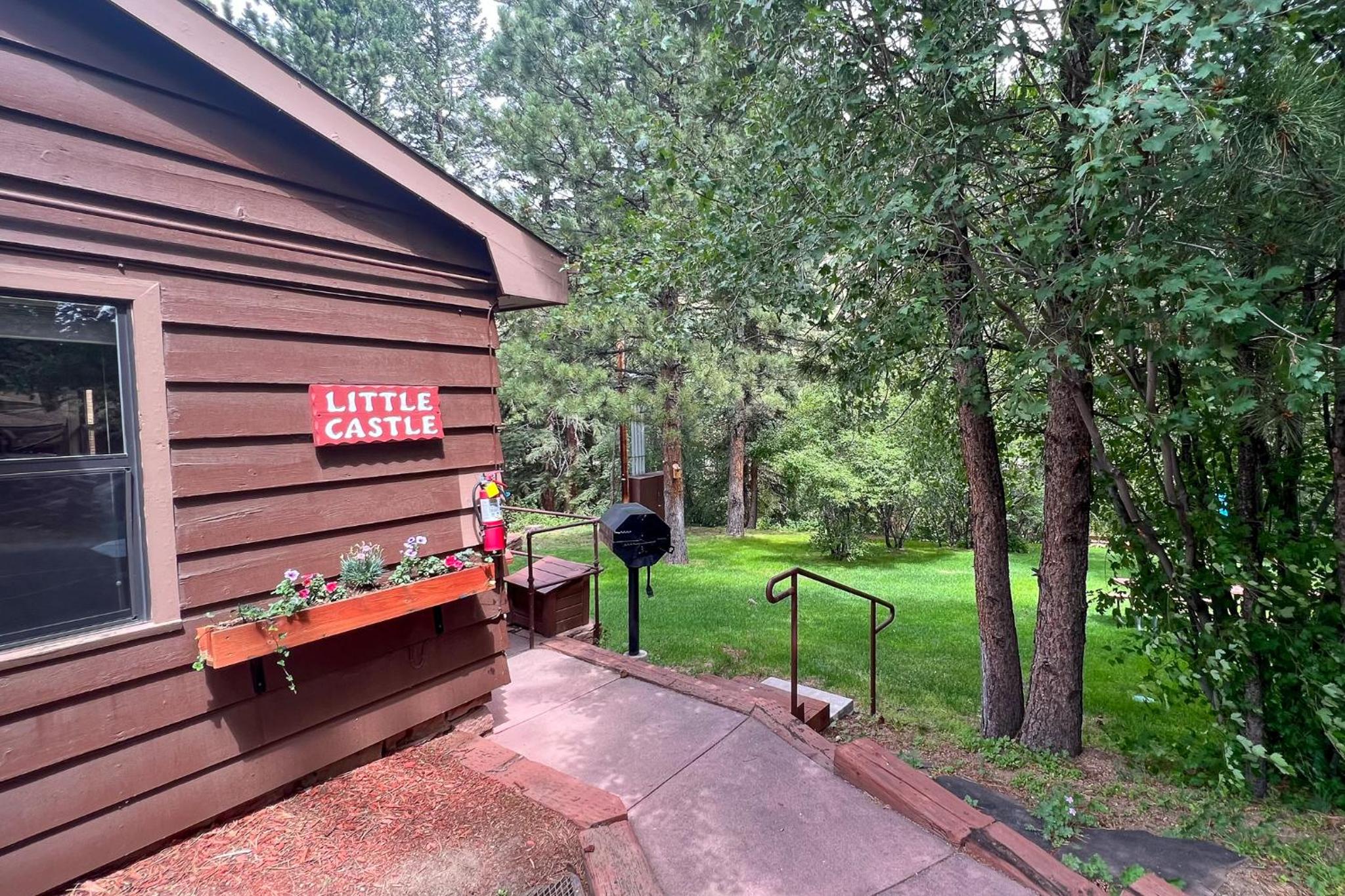 Castle Mountain Lodge