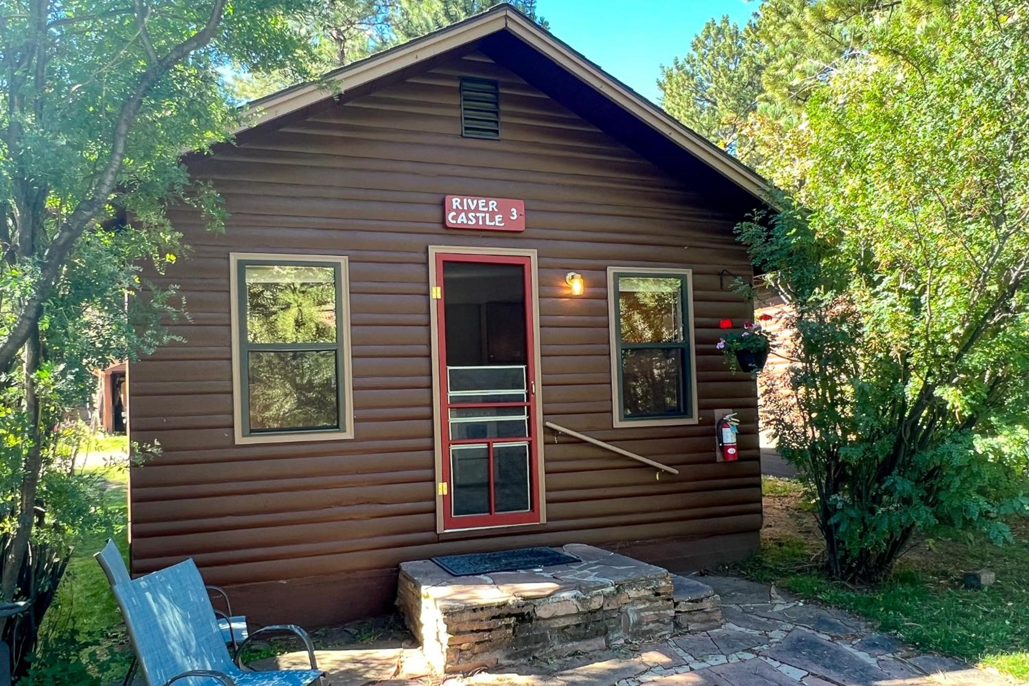 Castle Mountain Lodge